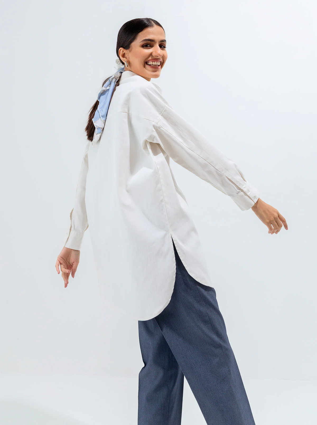WHITE OVERSIZED TWILL BUTTON DOWN SHIRT - Image 3