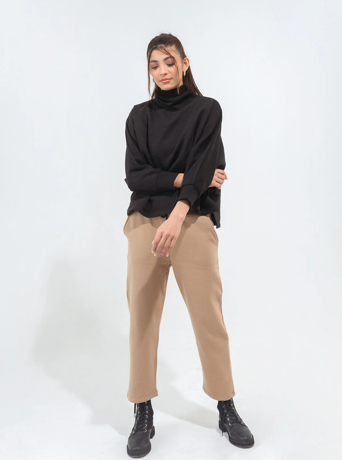 BLACK BATWING SLEEVED FLEECE SWEATSHIRT - Image 2