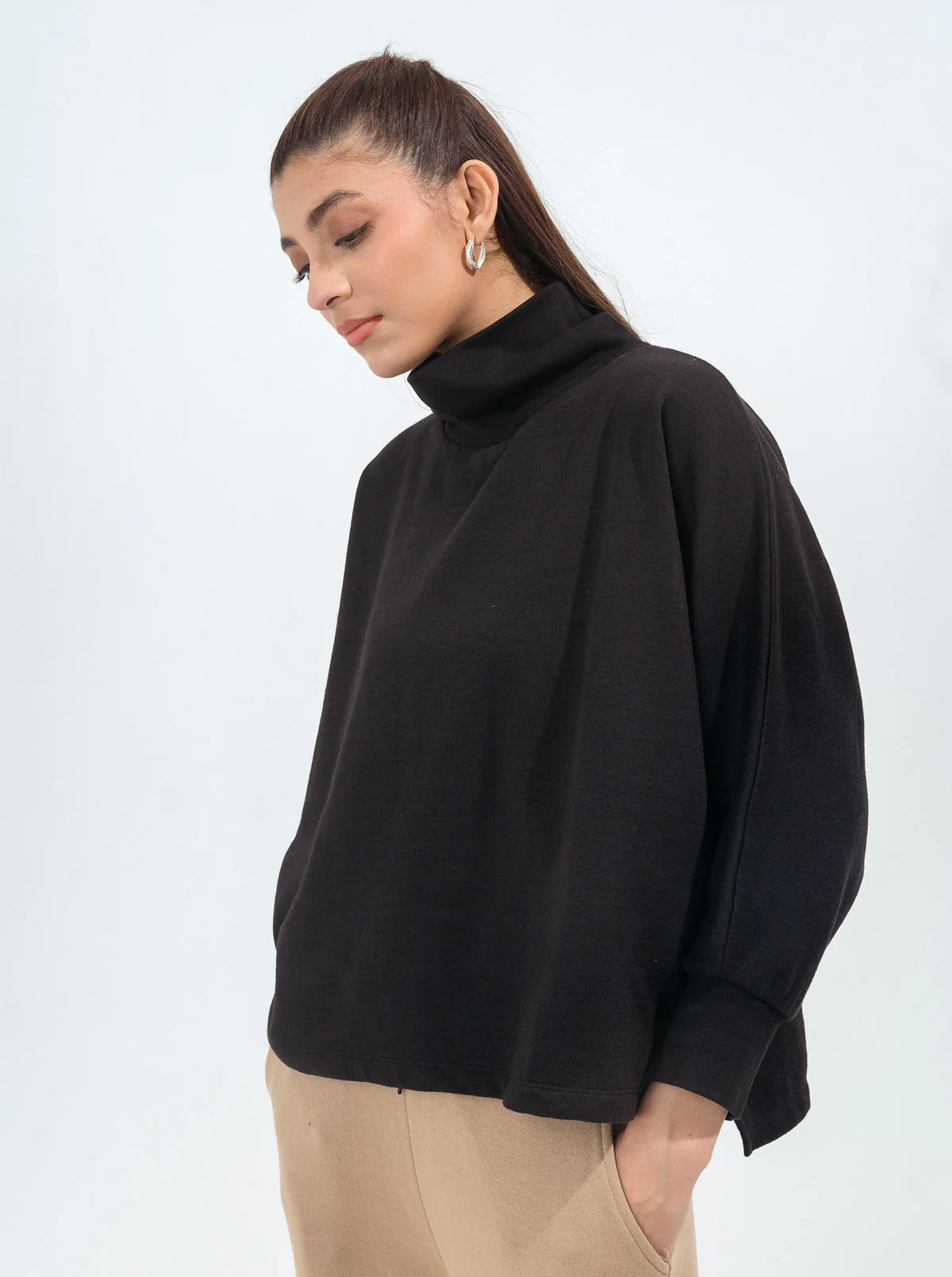 BLACK BATWING SLEEVED FLEECE SWEATSHIRT - Image 4