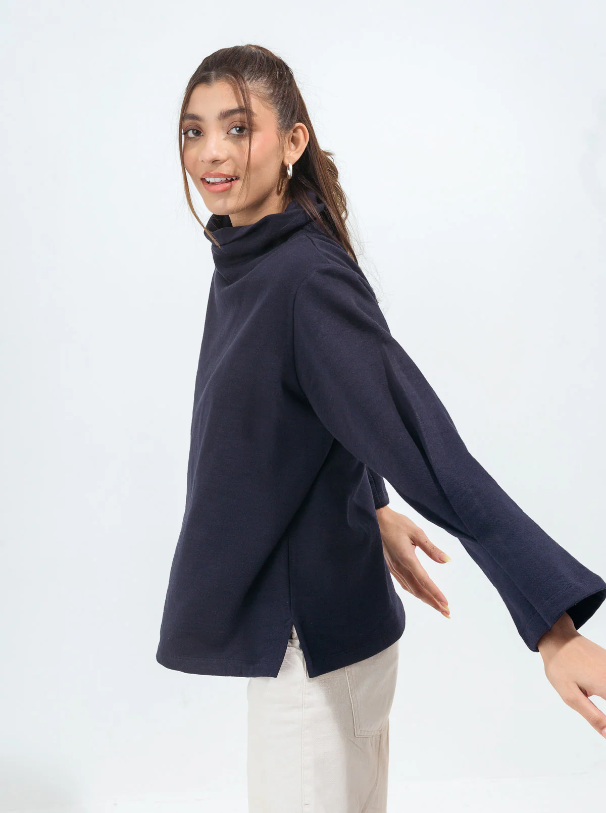 NAVY BLUE PLEATED SLEEVE FLEECE SWEATSHIRT - Image 3
