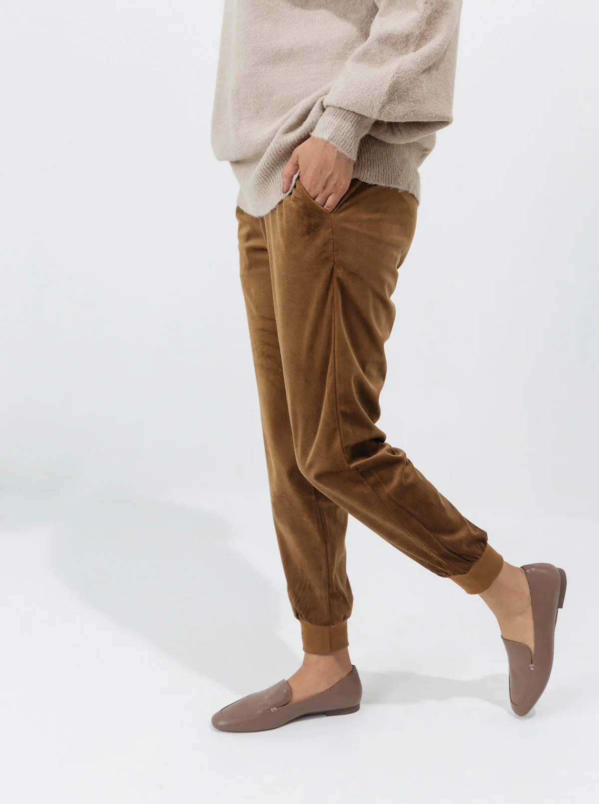 BROWN VELOUR JOGGER PANTS - Image 2