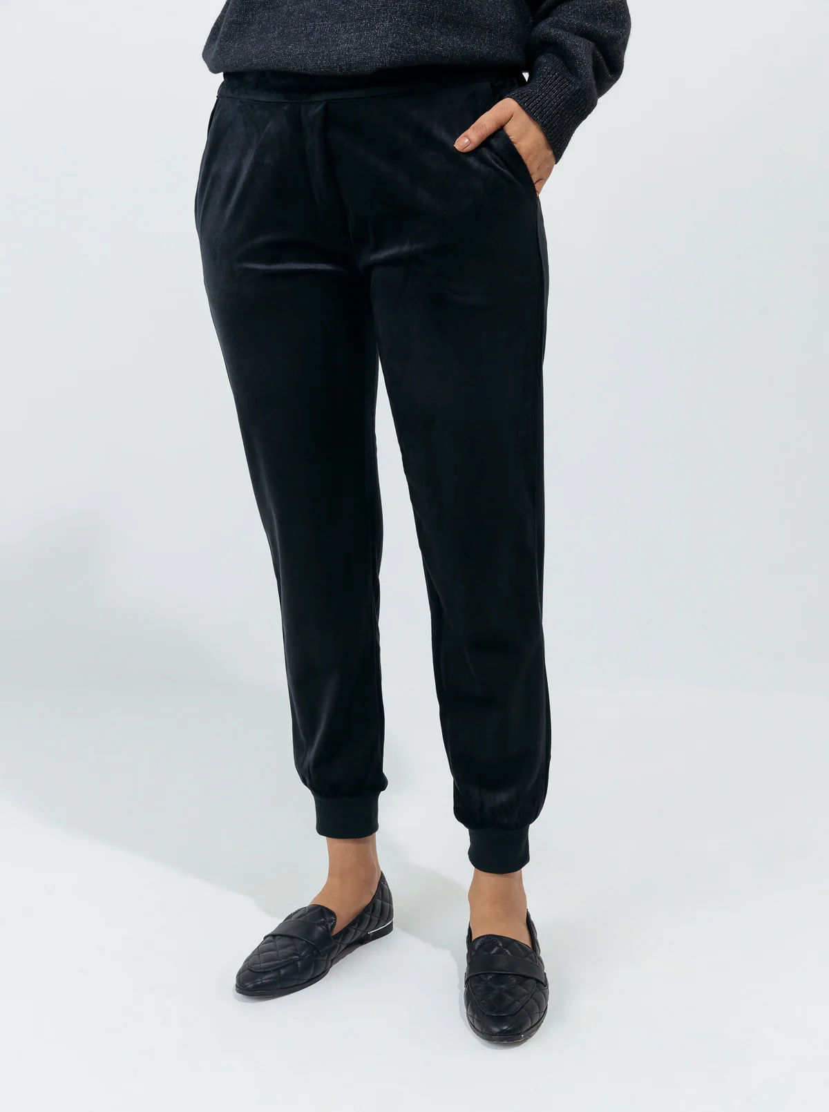 BLACK VELOUR JOGGER PANTS - Image 3