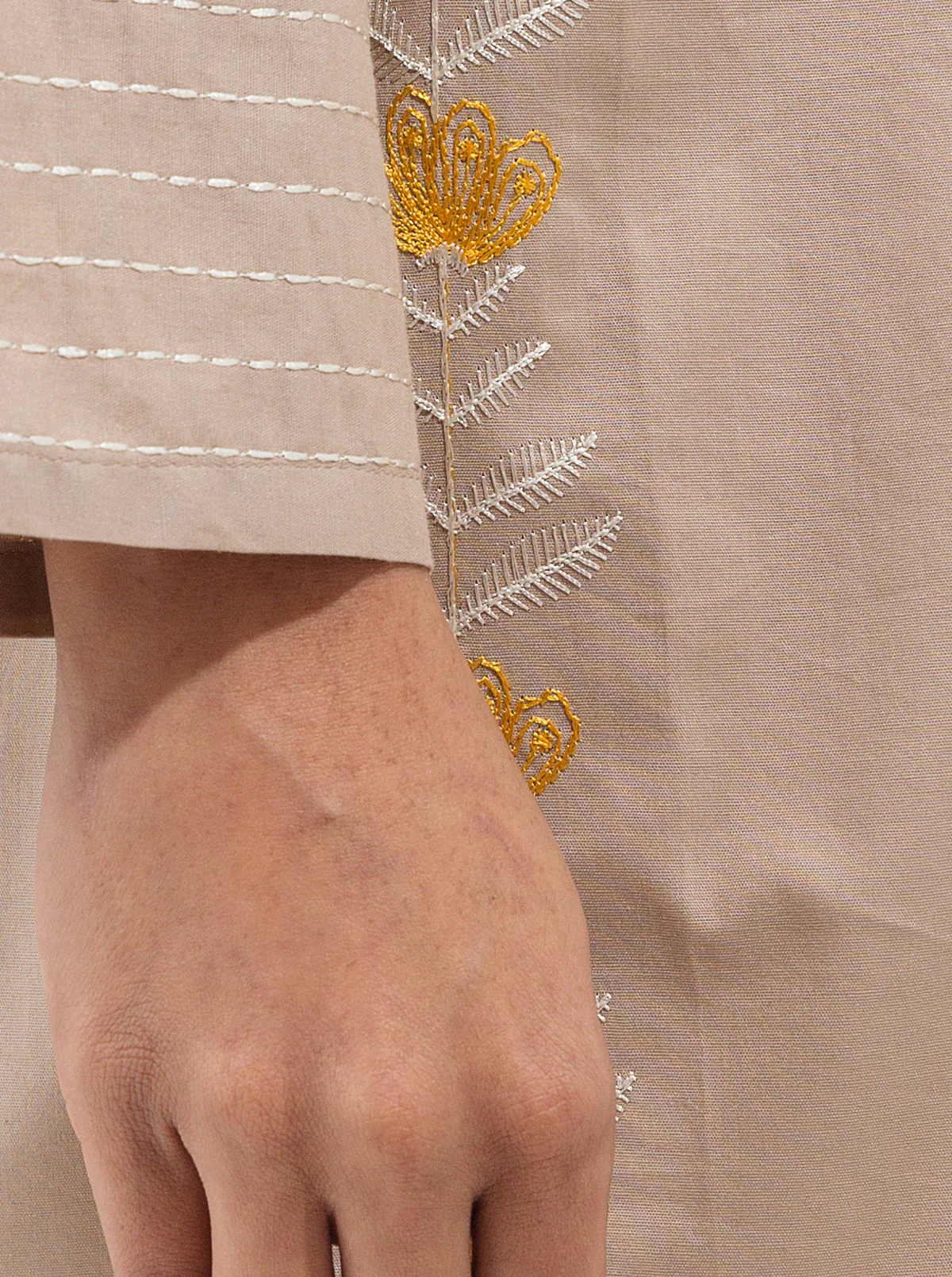 EMBROIDERED CAMBRIC SHIRT (PRET) - Image 3