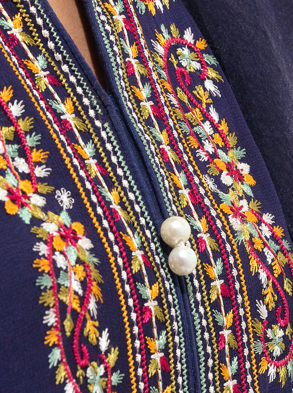 EMBROIDERED SHIRT WITH DUPATTA - Image 3