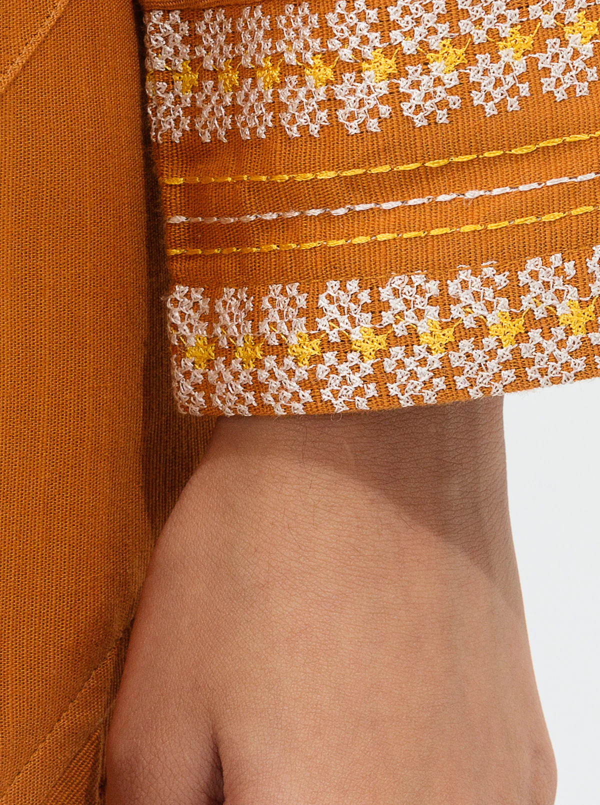 EMBROIDERED SLUB KHADDAR SHIRT (PRET) - Image 3