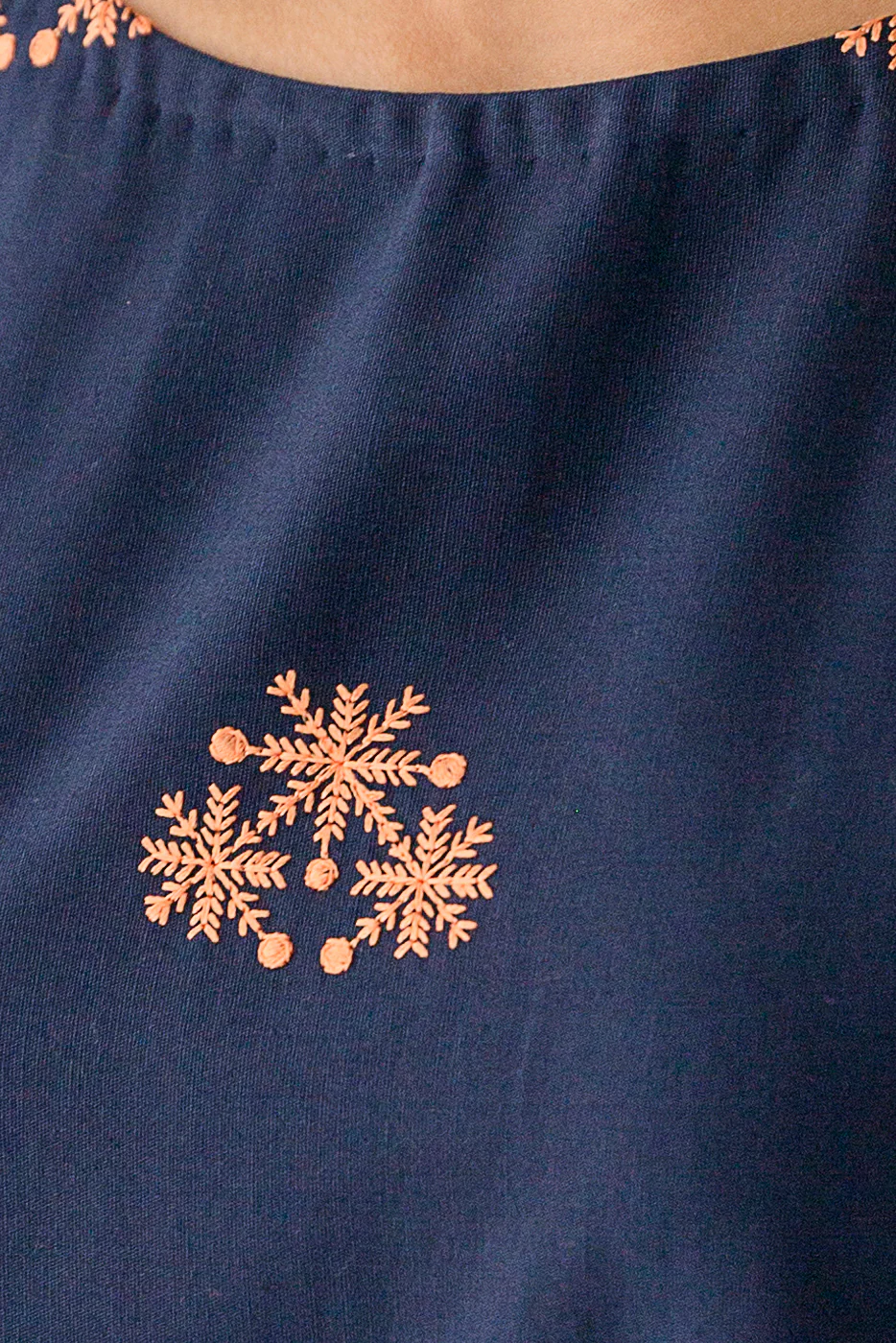 EMBROIDERED KHADDAR SHIRT (PRET) - Image 4