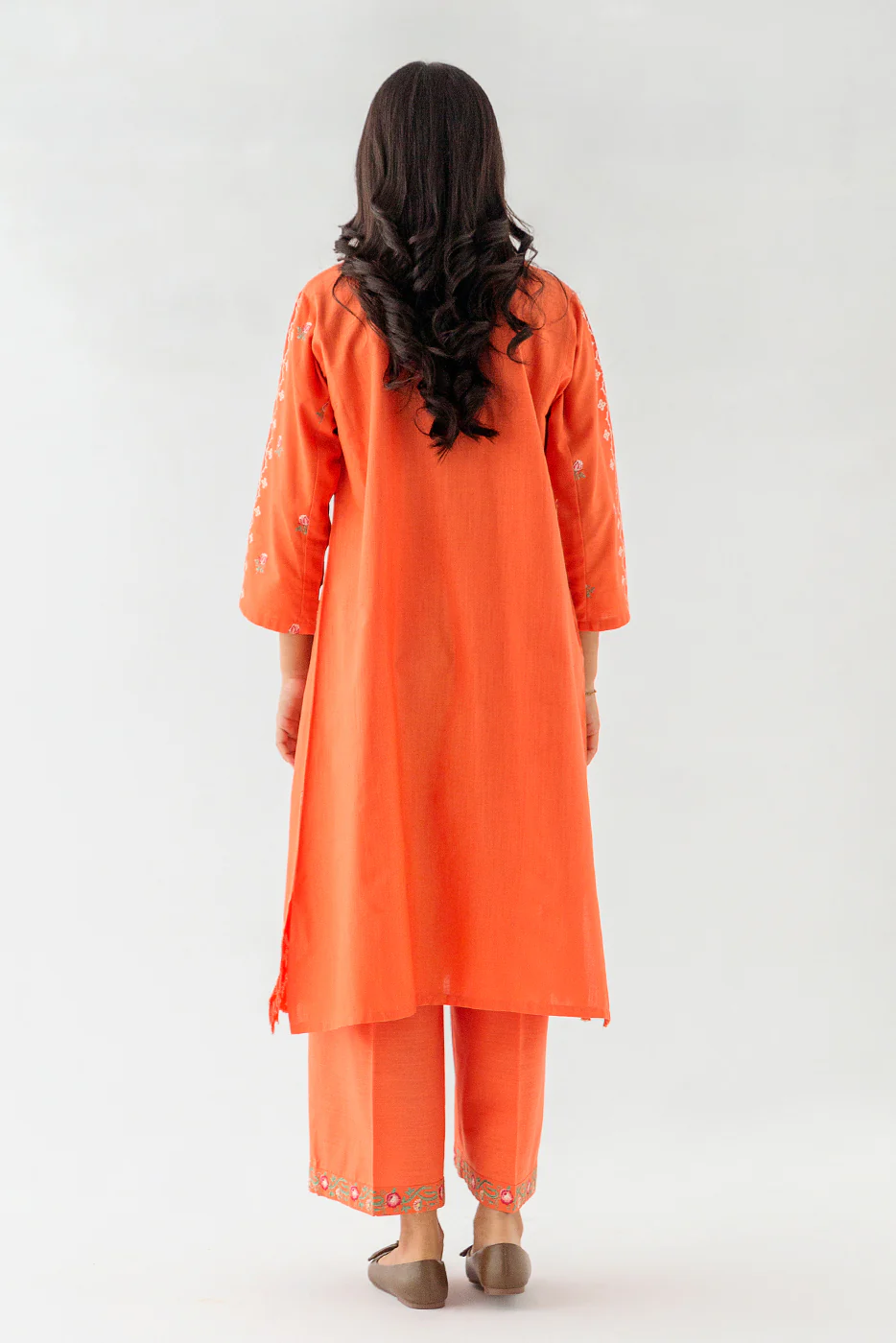 2 PIECE EMBROIDERED SLUB KHADDAR SUIT (PRET) - Image 4