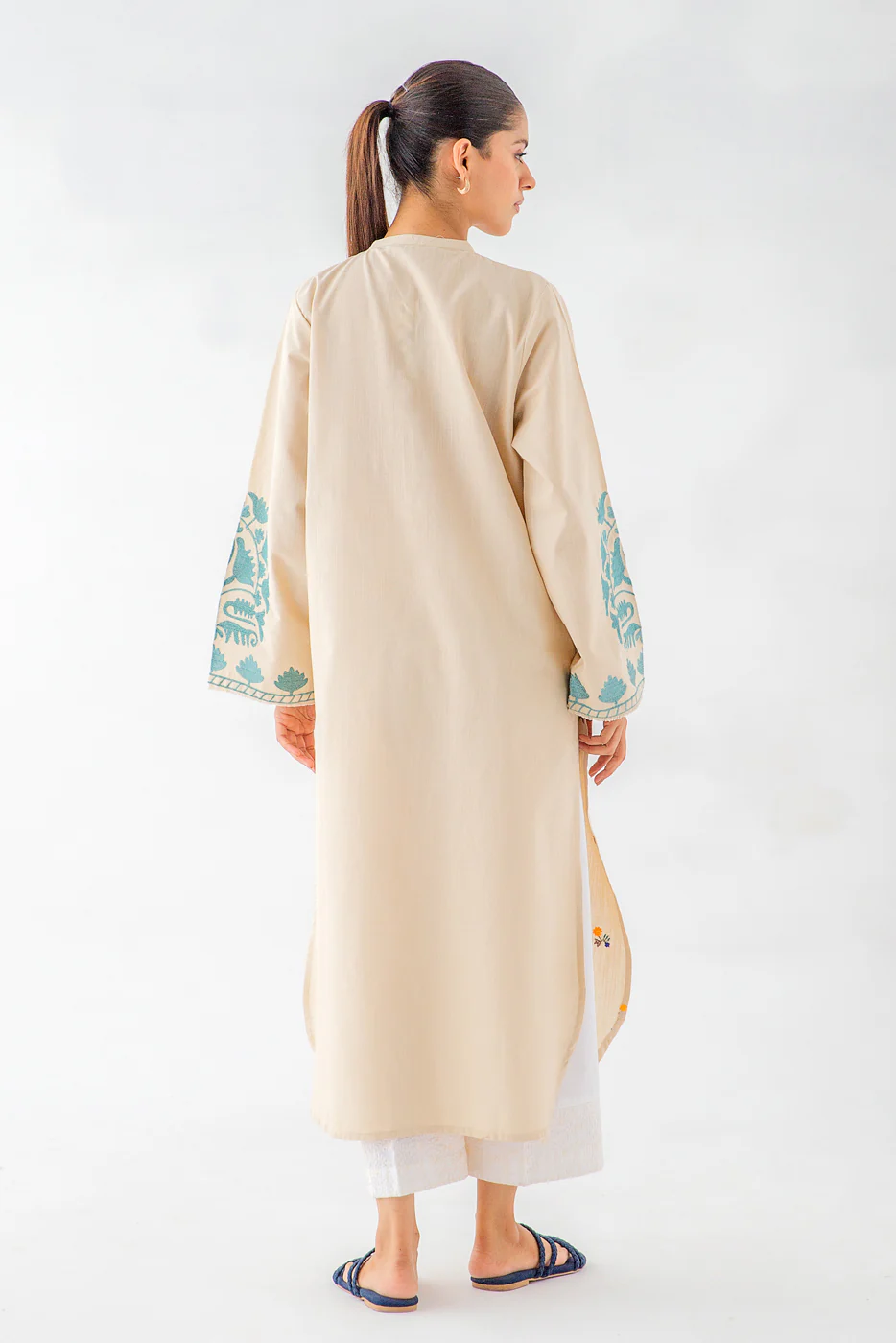 EMBROIDERED SLUB KHADDAR SHIRT (PRET) - Image 3