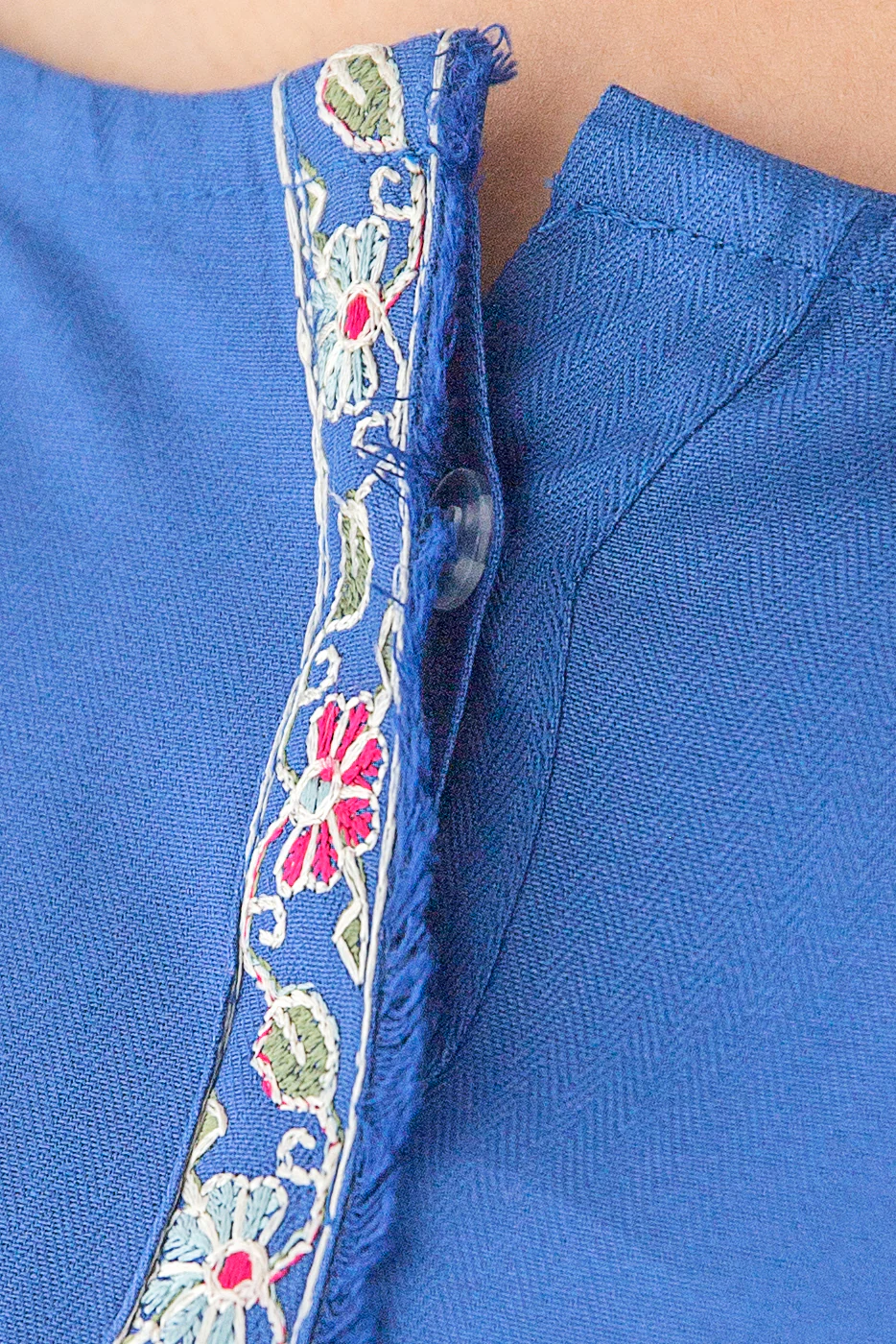 2 PIECE EMBROIDERED VISCOSE SUIT (PRET) - Image 4