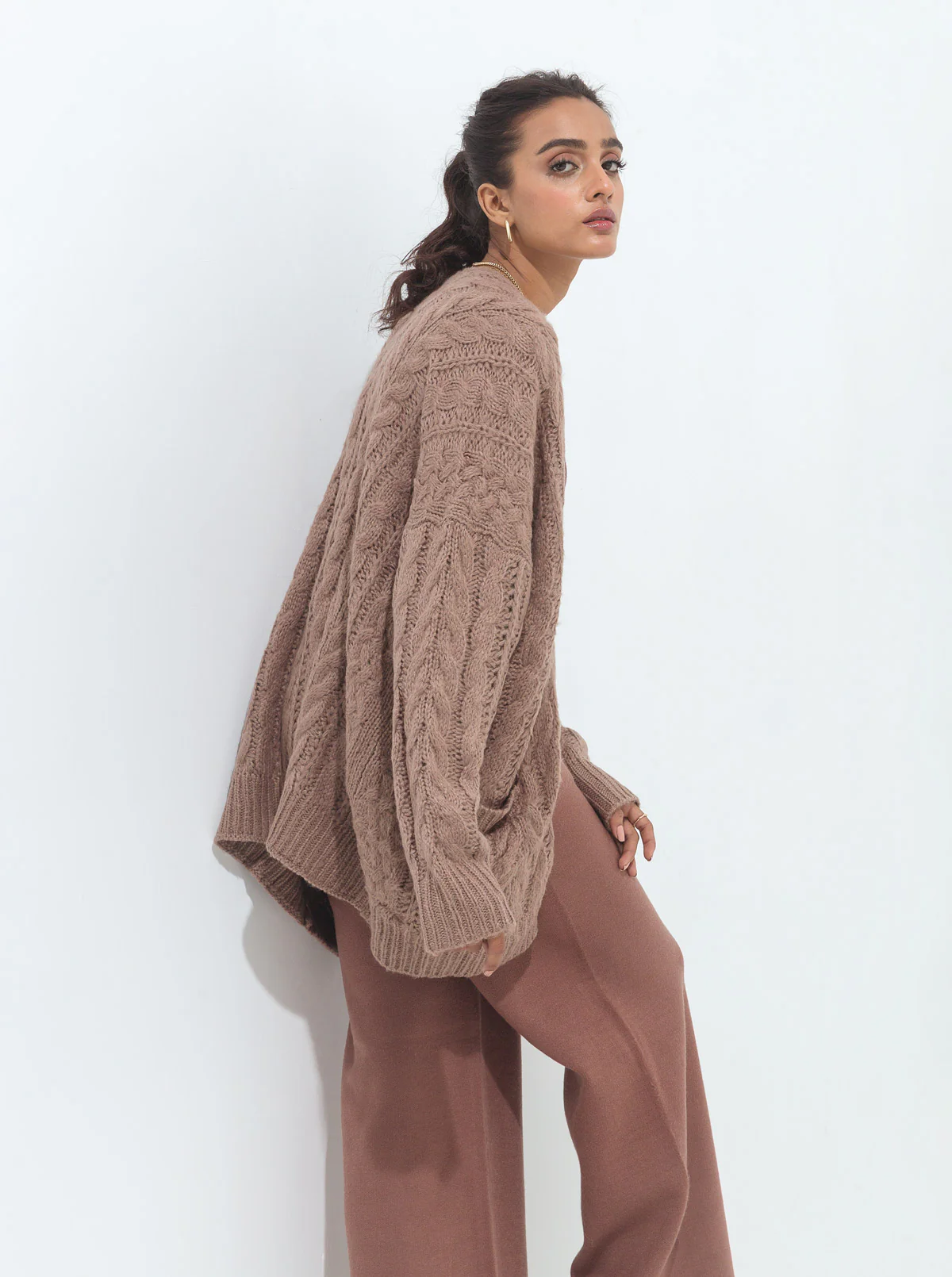 DULL TAUPE CABLE KNIT POCKET SHRUG - Image 3