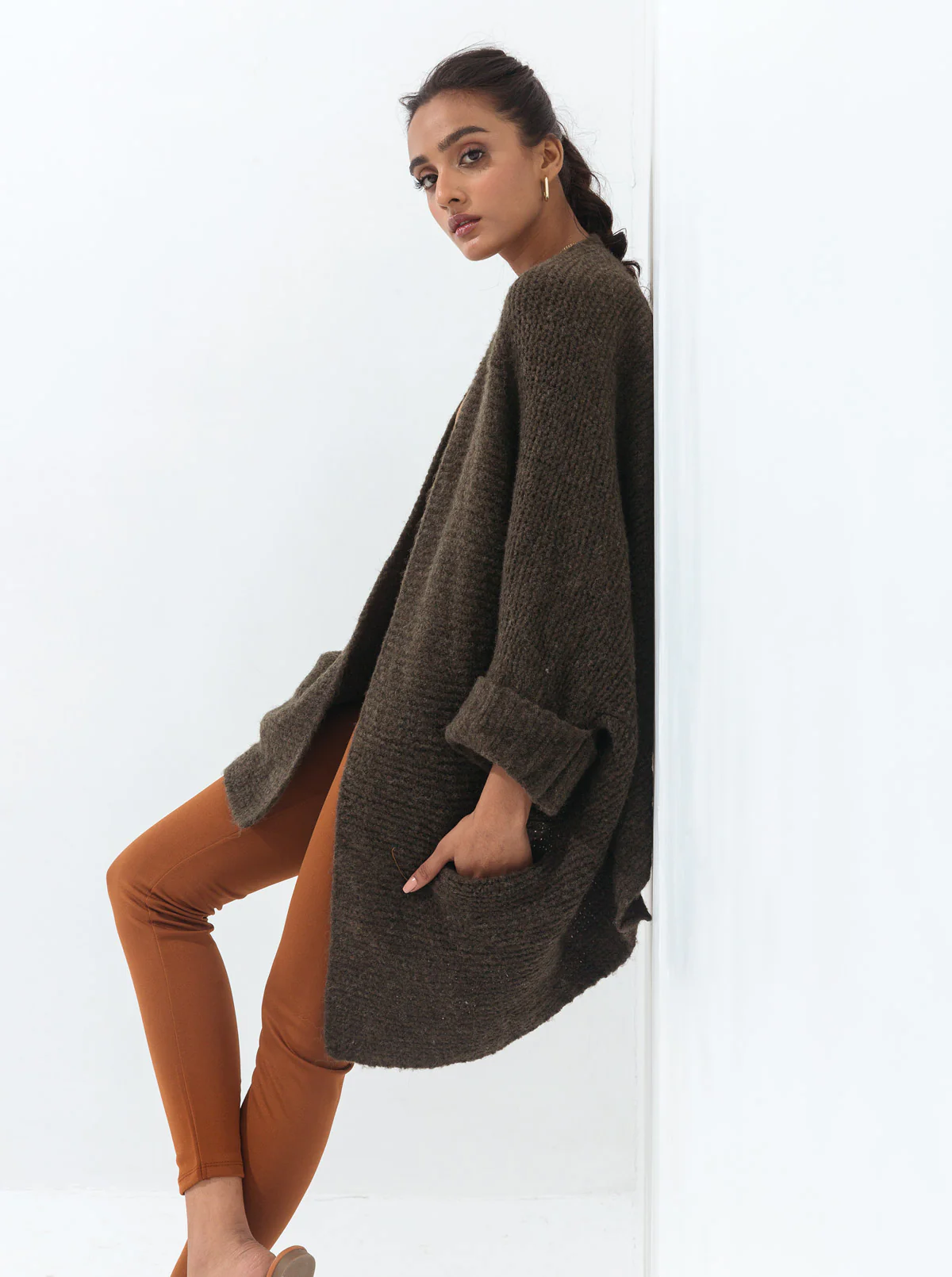 DARK OLIVE BOXY TEXTURED KNIT SHRUG - Image 2