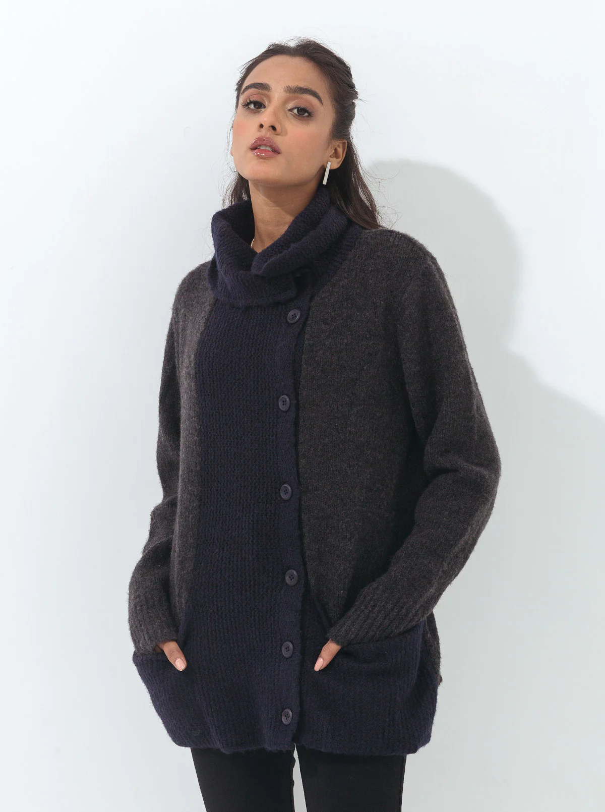 DARK GRAY & NAVY BLUE COLOR BLOCK CARDIGAN - Image 3