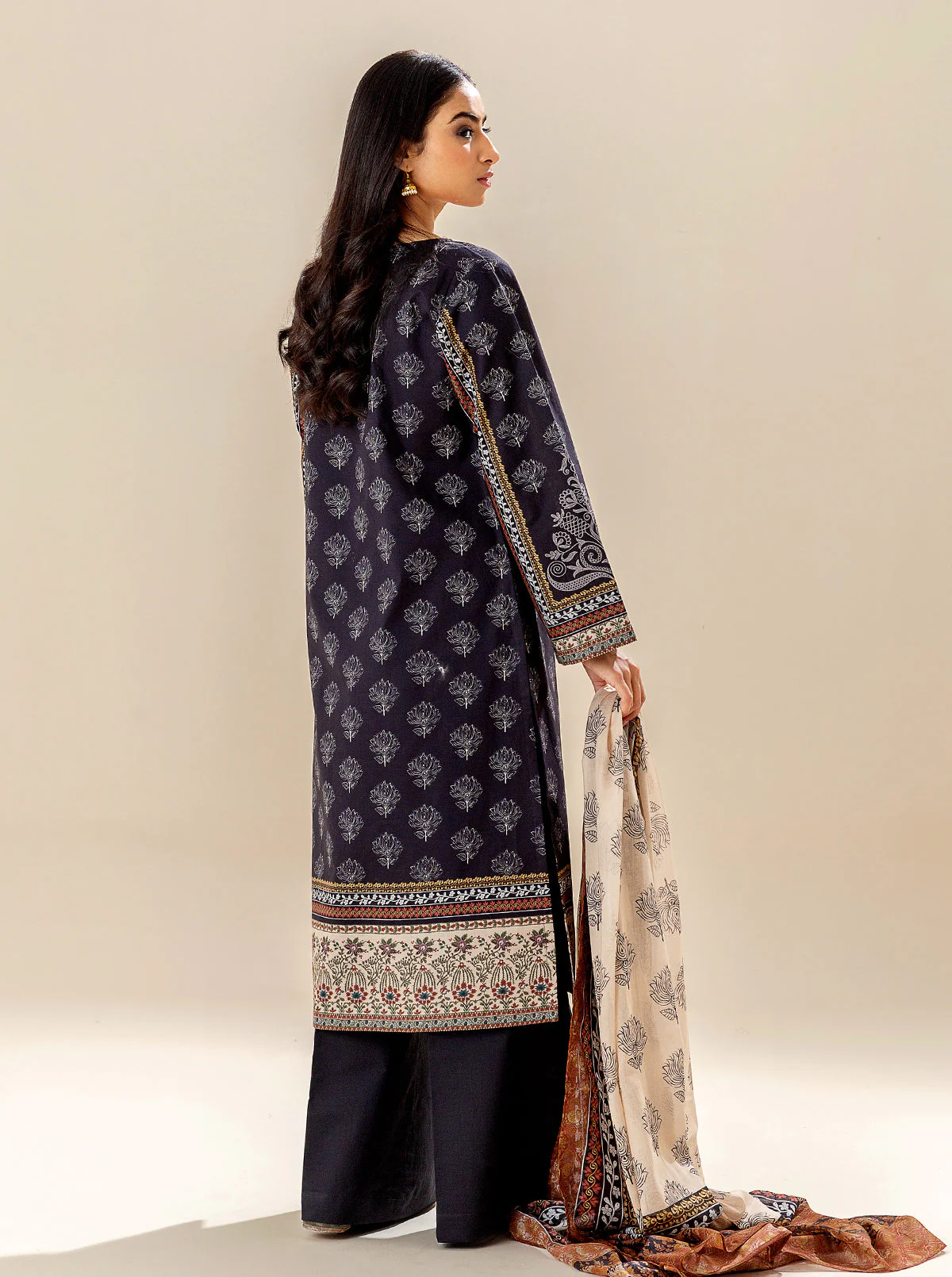 3 PIECE PRINTED LAWN SUIT - EBONY VISION (UNSTITCHED) - Image 4