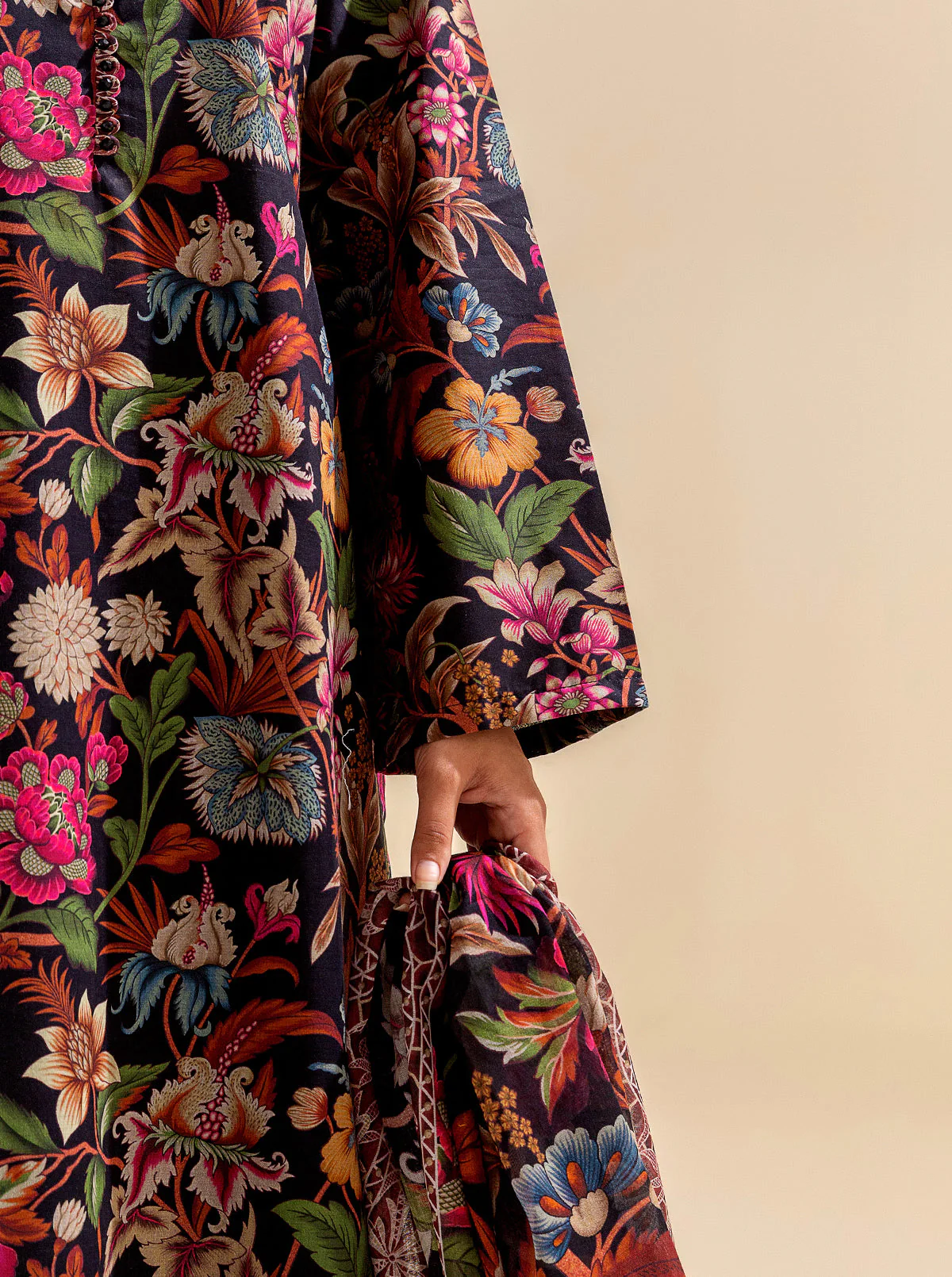 3 PIECE PRINTED LAWN SUIT (UNSTITCHED) - Image 6
