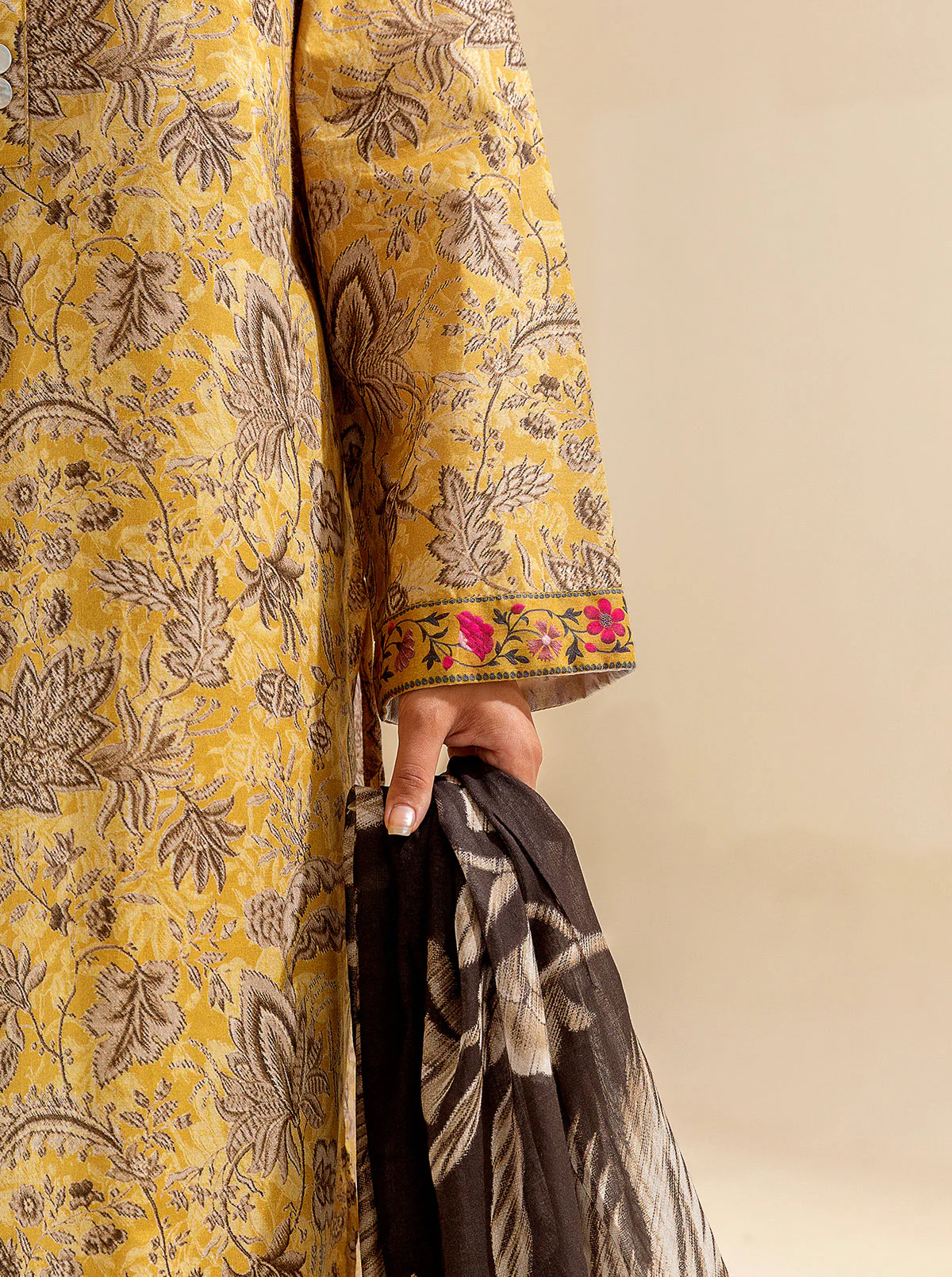 3 PIECE PRINTED LAWN SUIT (UNSTITCHED) - Image 6