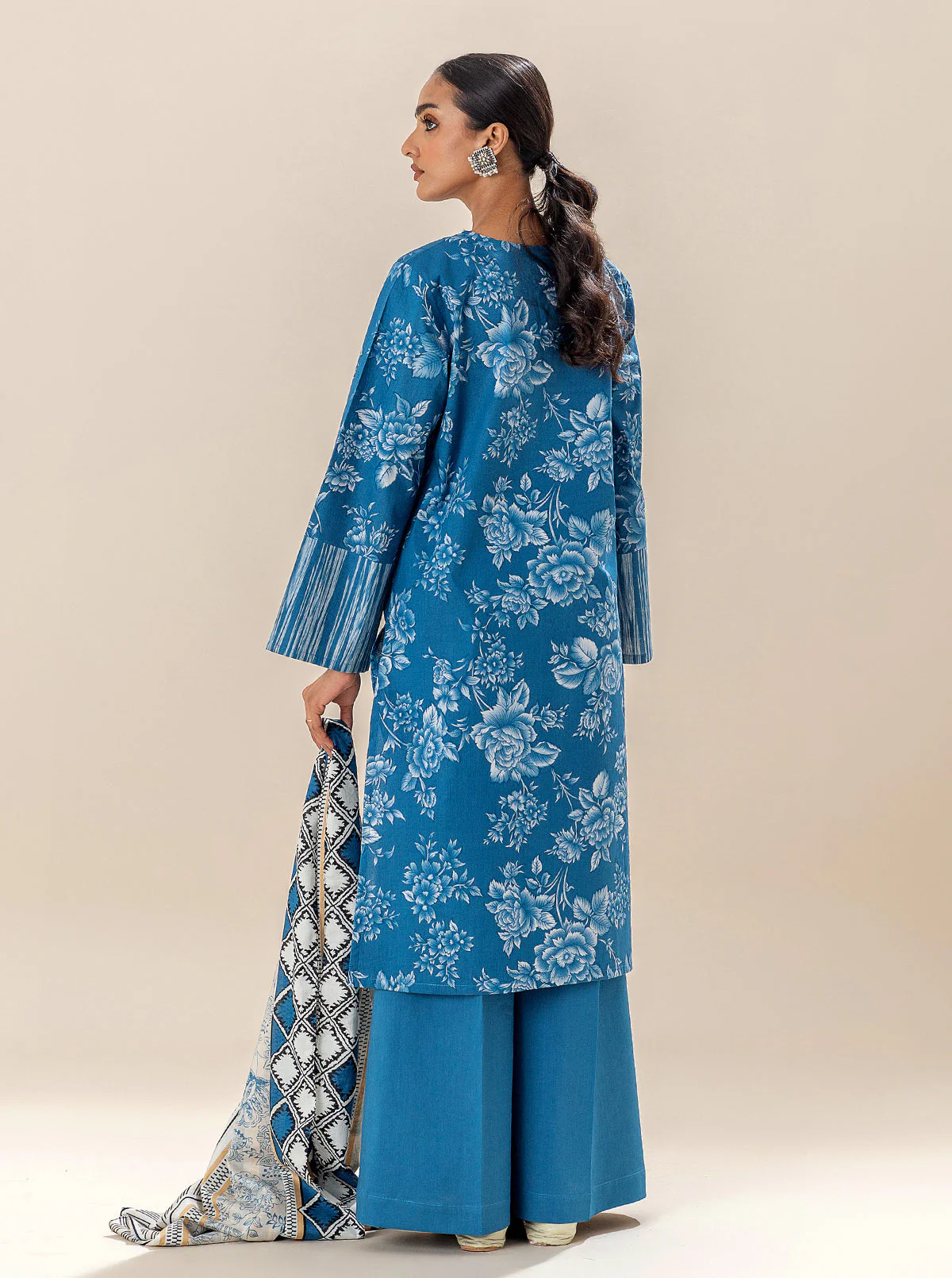 3 PIECE EMBROIDERED LAWN SUIT-ROYAL RENDEZVOUS (UNSTITCHED) - Image 3