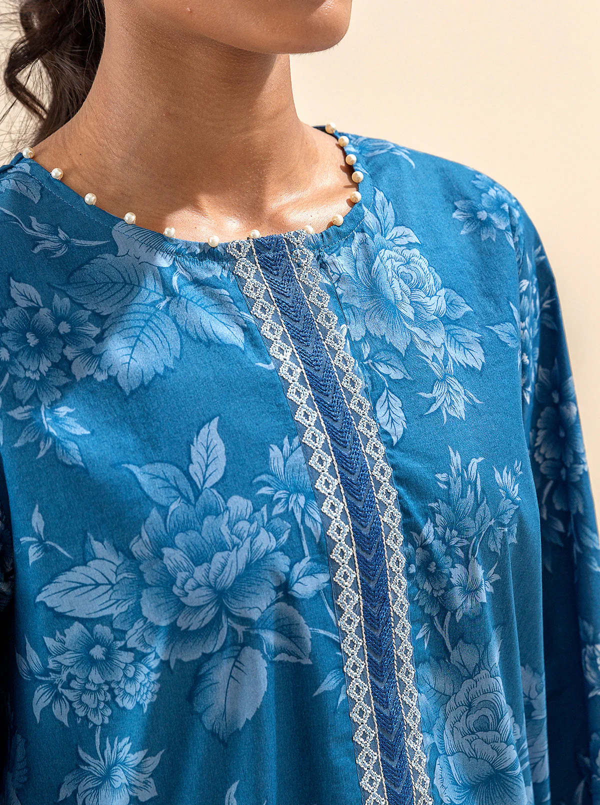 3 PIECE EMBROIDERED LAWN SUIT-ROYAL RENDEZVOUS (UNSTITCHED) - Image 5