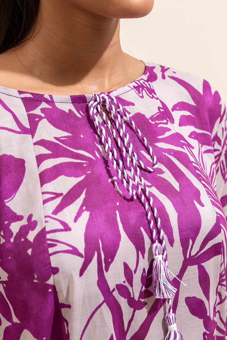 2 PIECE PRINTED LAWN SUIT-VIVID IMAGINATION (UNSTITCHED) - Image 3