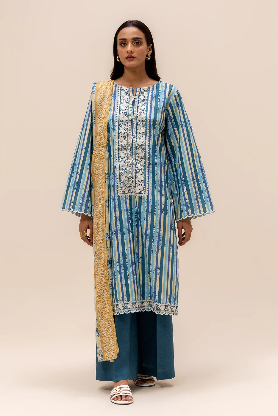 3 PIECE EMBROIDERED LAWN SUIT-FLORAL AZURE (UNSTITCHED) - Image 2