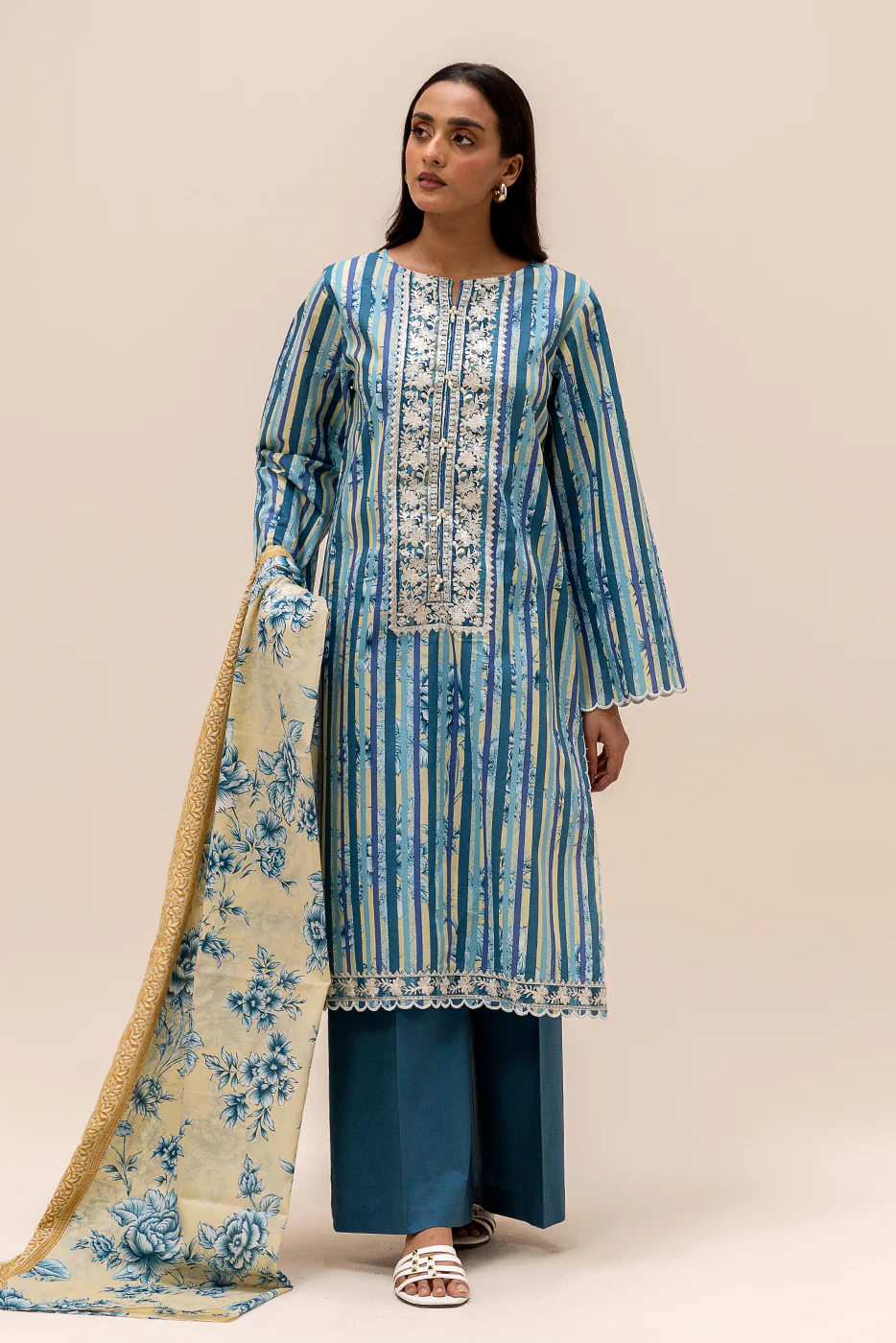 3 PIECE EMBROIDERED LAWN SUIT-FLORAL AZURE (UNSTITCHED) - Image 3