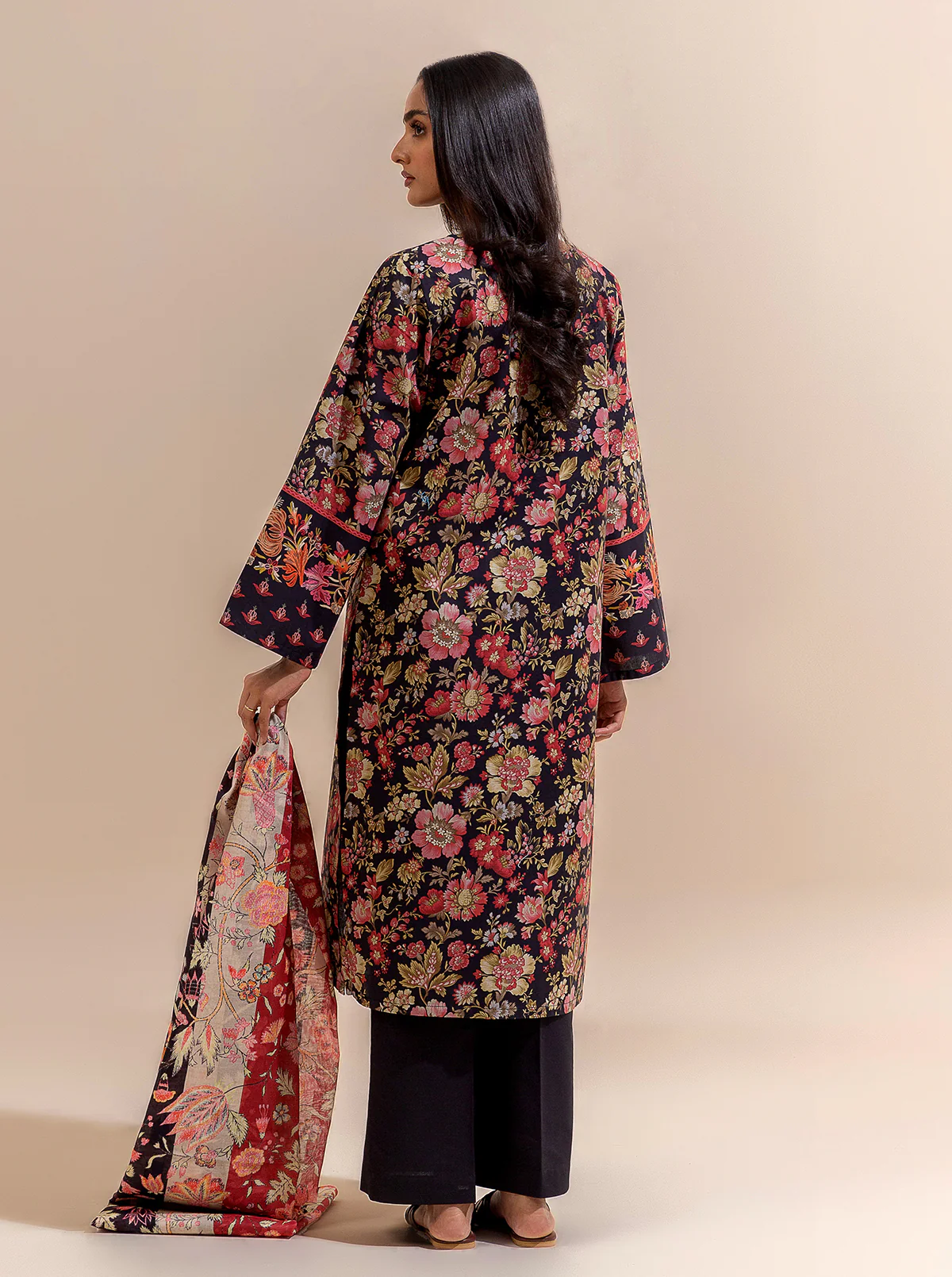 2 PIECE PRINTED LAWN SUIT-EBONY GARDEN (UNSTITCHED) - Image 4