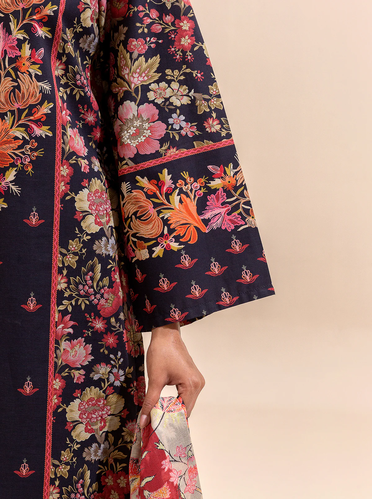 2 PIECE PRINTED LAWN SUIT-EBONY GARDEN (UNSTITCHED) - Image 6