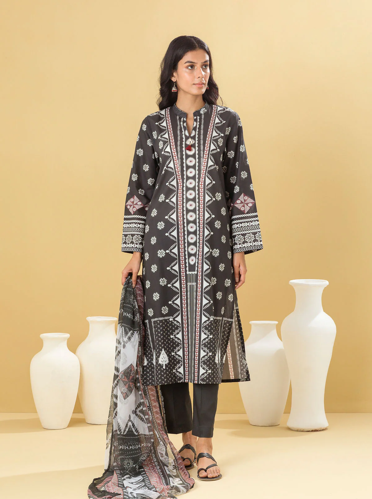 3 PIECE - PRINTED LAWN SUIT - NOIR HUES - Image 3