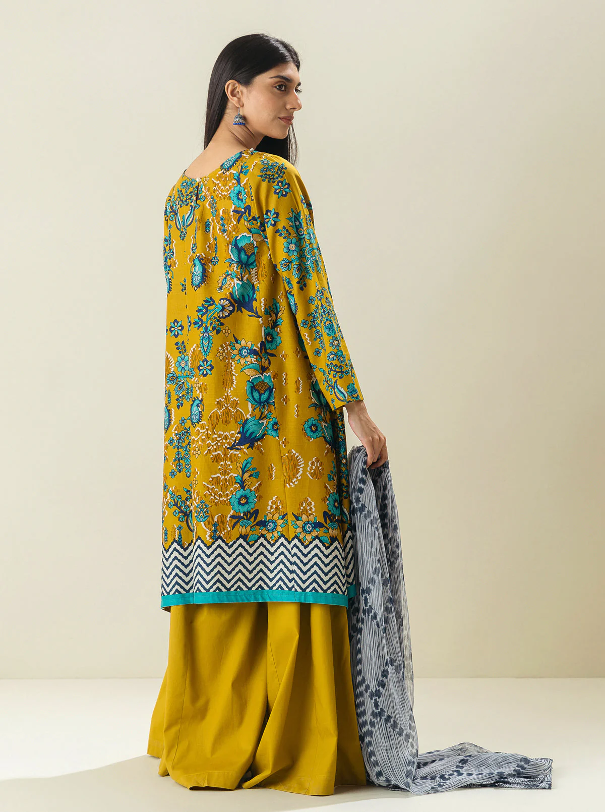 2 PIECE - PRINTED LAWN SUIT - PORCELAIN DREAMS - Image 4