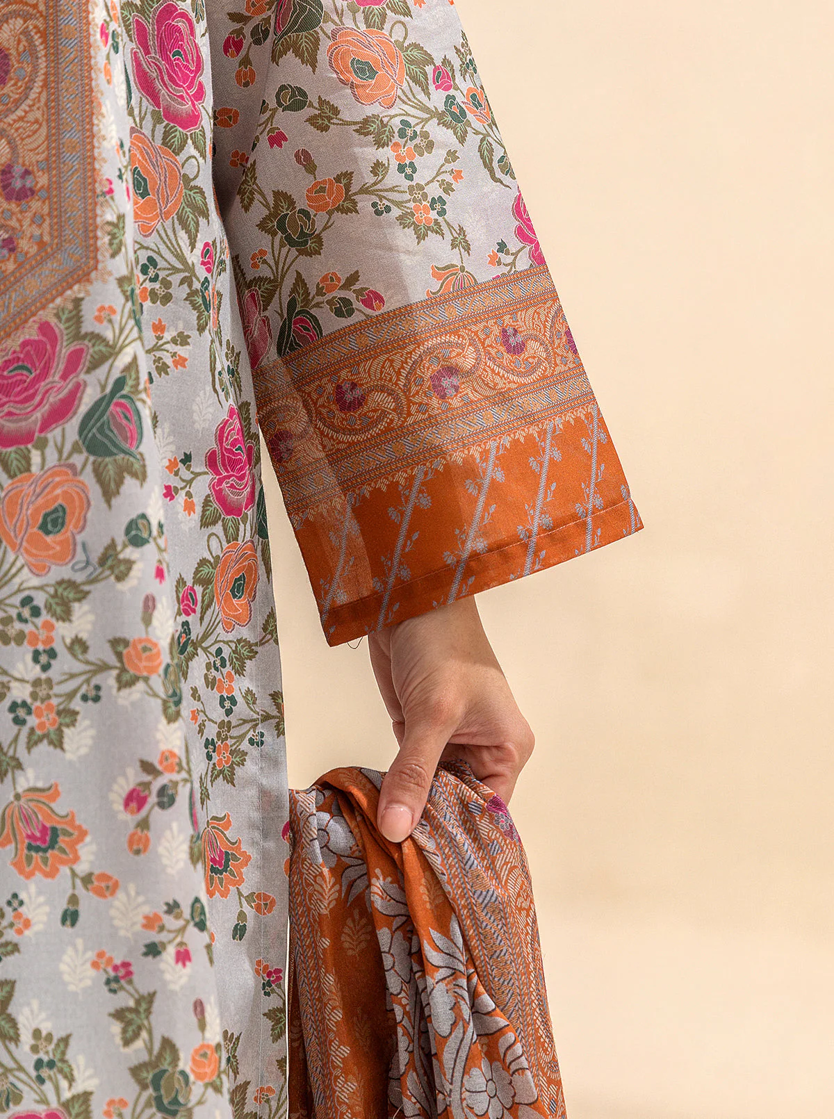 3 PIECE PRINTED LAWN SUIT-EVE GARDEN (UNSTITCHED) - Image 4