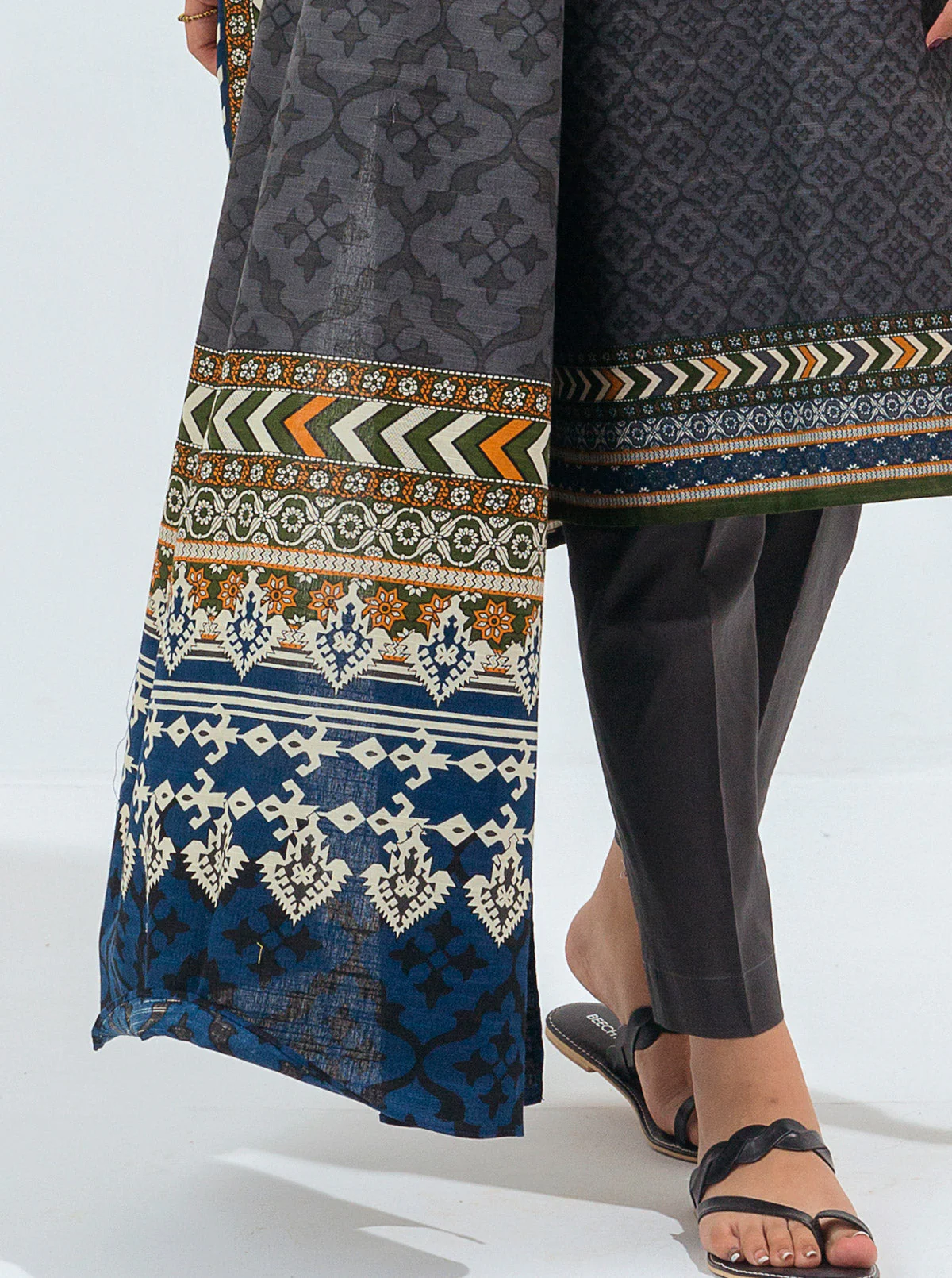 3 PIECE - PRINTED KHADDAR SUIT - GREY GLITZ - Image 3