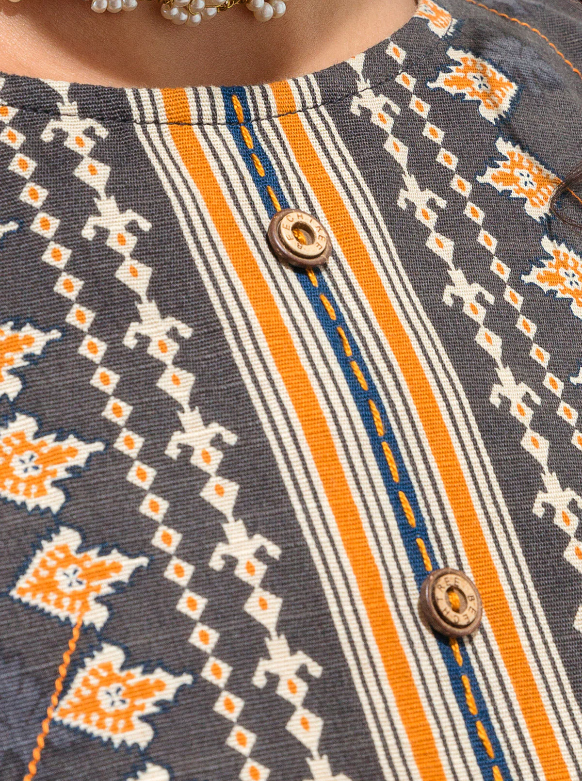 3 PIECE - PRINTED KHADDAR SUIT - GREY GLITZ - Image 4