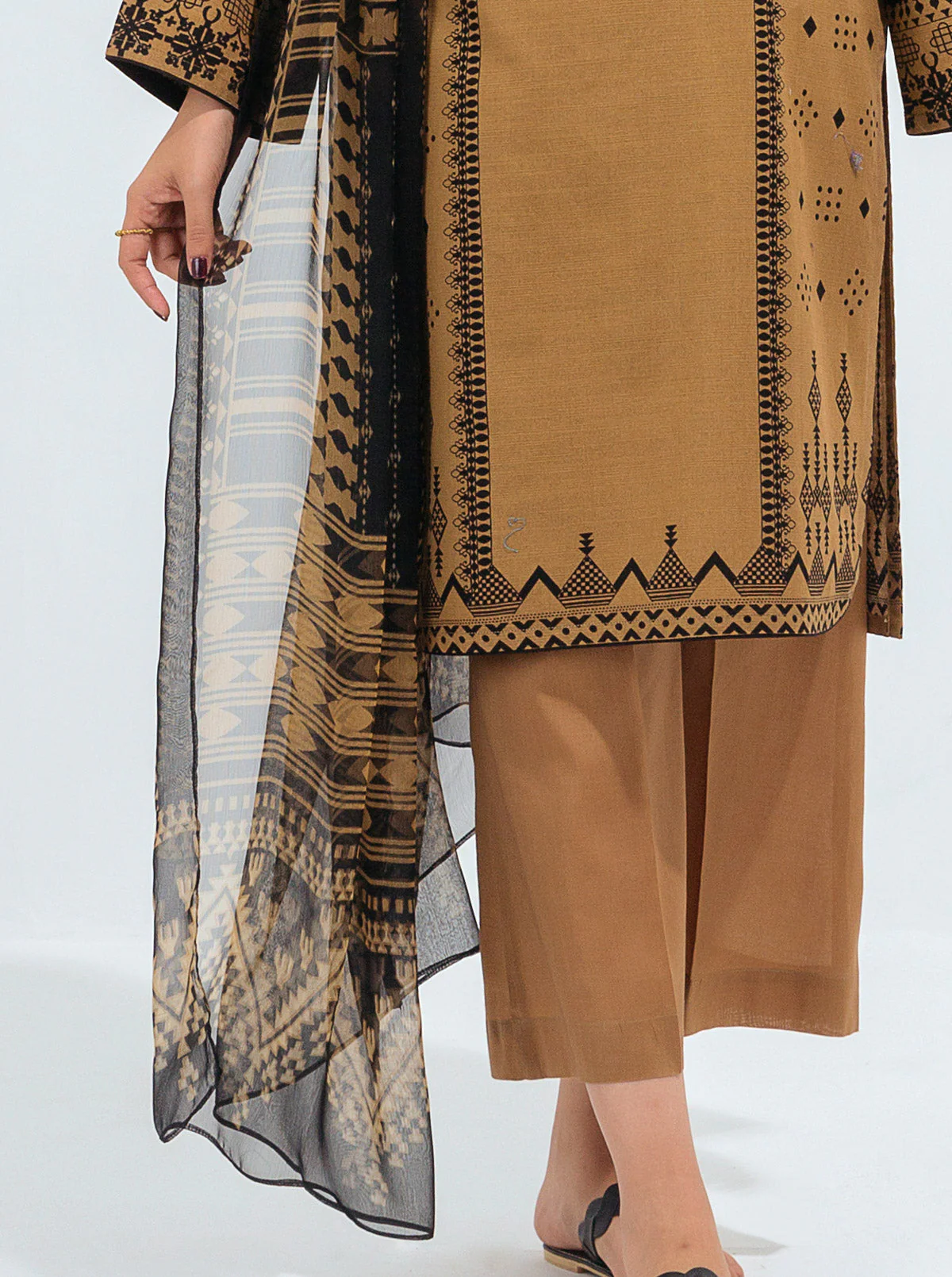 3 PIECE - PRINTED KHADDAR SUIT - ORIENTAL GOLD - Image 2