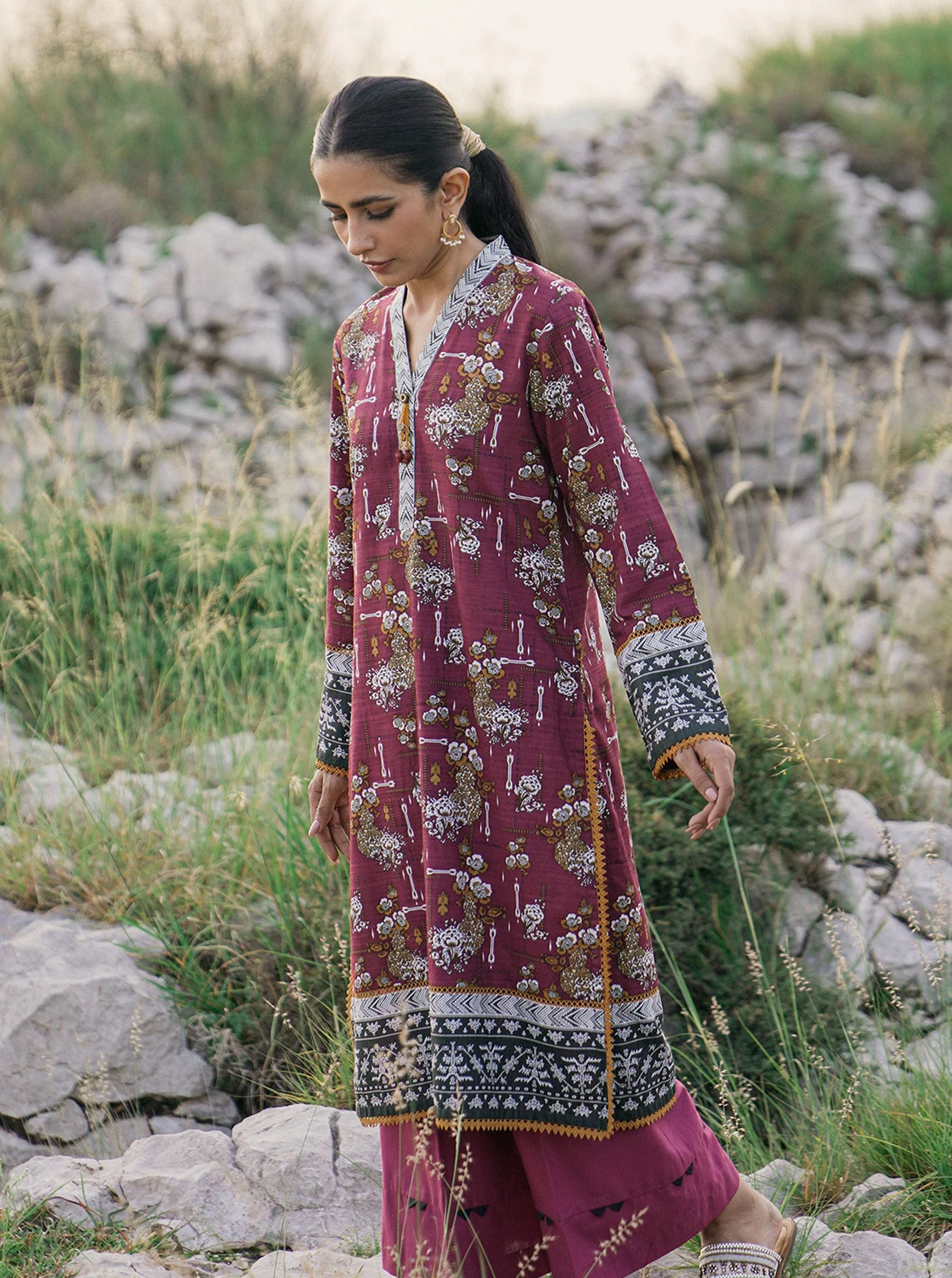 2 PIECE - PRINTED KHADDAR SUIT - PORCELAIN CLOUDS - Image 2