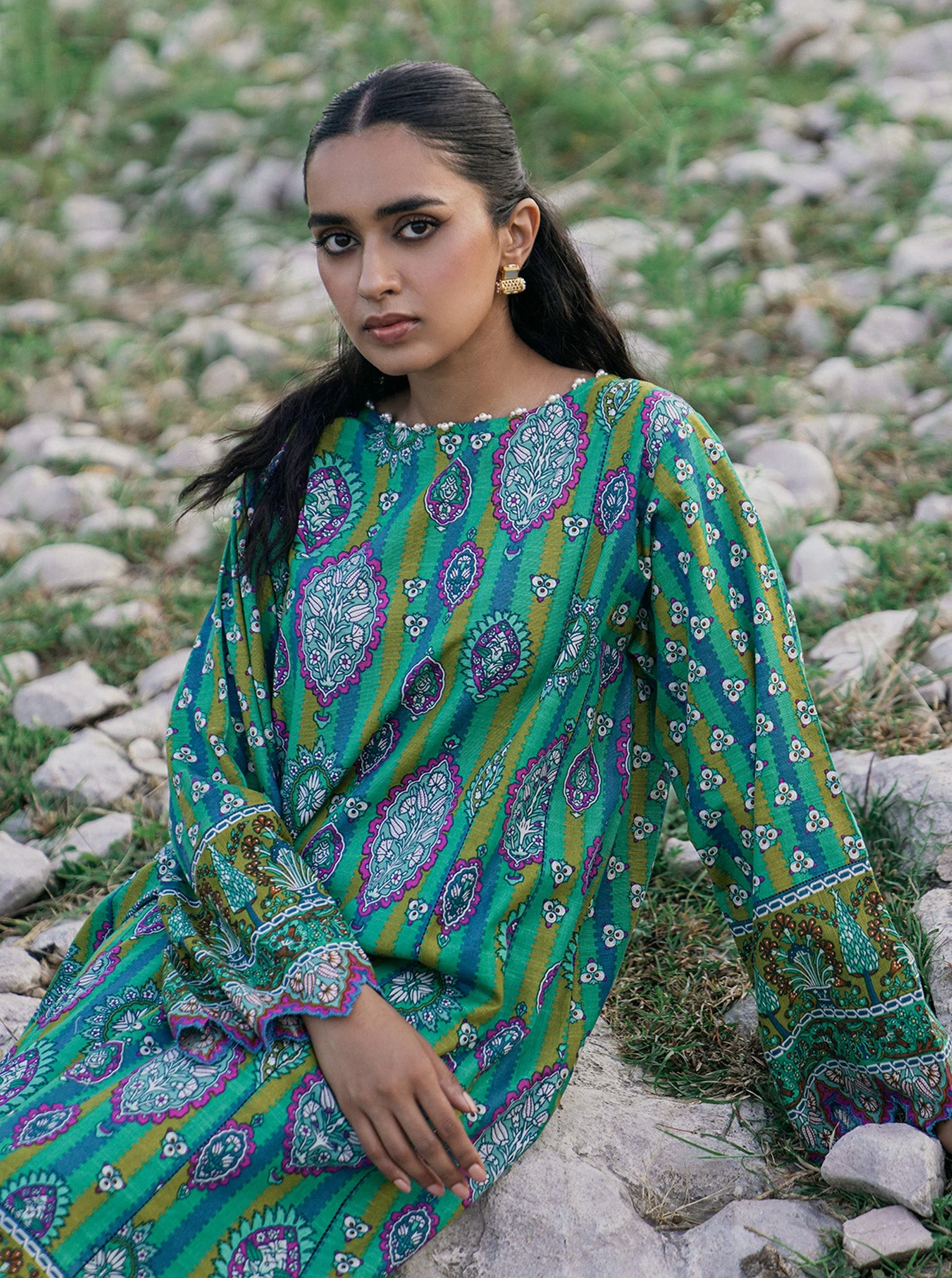 2 PIECE - PRINTED KHADDAR SUIT - PEACOCK CAINATION - Image 2