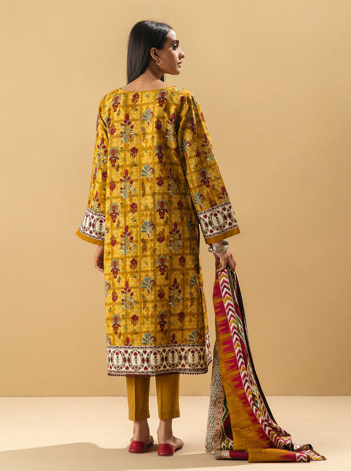 3 PIECE - EMBROIDERED KHADDAR SUIT - AMBER GARDENIA - Image 6
