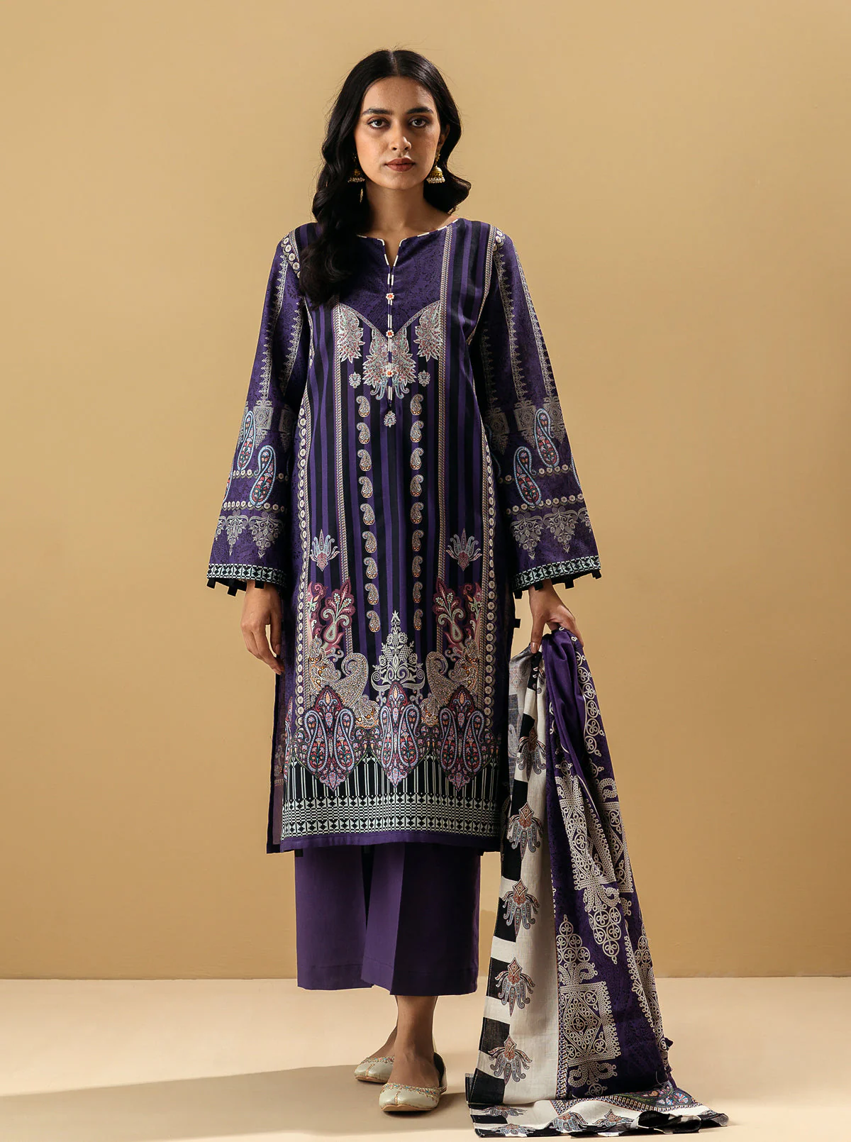 3 PIECE - PRINTED KHADDAR SUIT - VIVID PLUM - Image 4