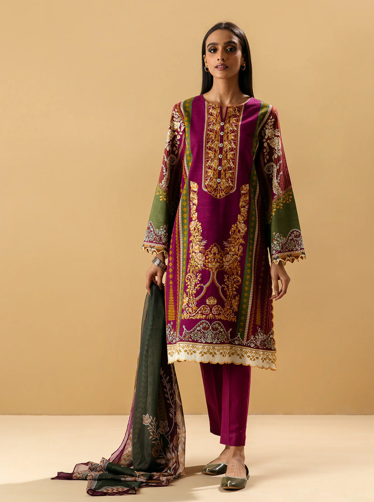 3 PIECE - EMBROIDERED KHADDAR SUIT - NEOCLASSICAL BERRY - Image 4
