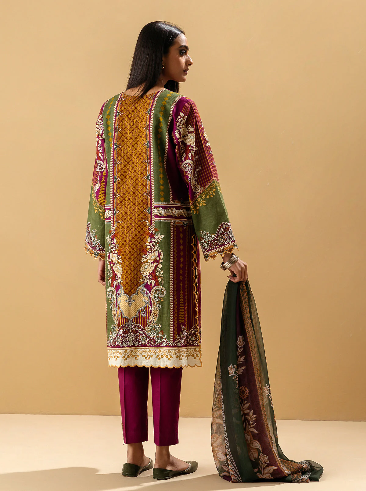 3 PIECE - EMBROIDERED KHADDAR SUIT - NEOCLASSICAL BERRY - Image 5