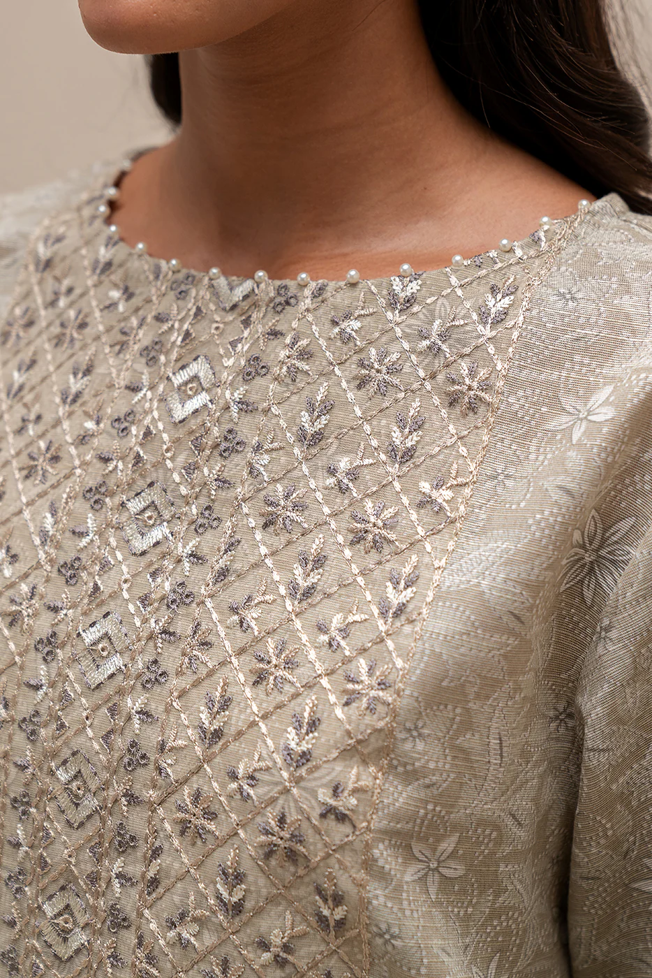 3 PIECE EMBROIDERED KHADDAR SUIT-WHISPERING BEIGE (UNSTITCHED) - Image 4