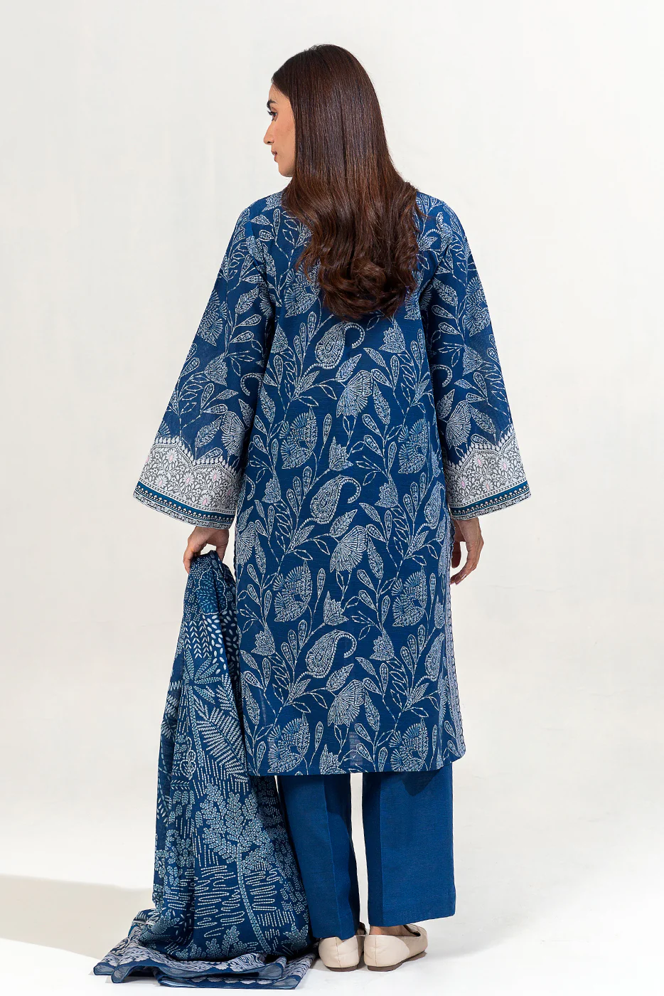 3 PIECE PRINTED KHADDAR SUIT-TURQOISE MEADOW (UNSTITCHED) - Image 3
