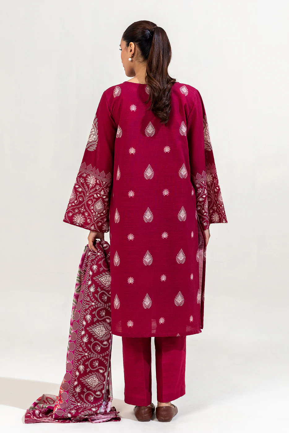 3 PIECE PRINTED KHADDAR SUIT-SANGRIA STITCH (UNSTITCHED) - Image 3