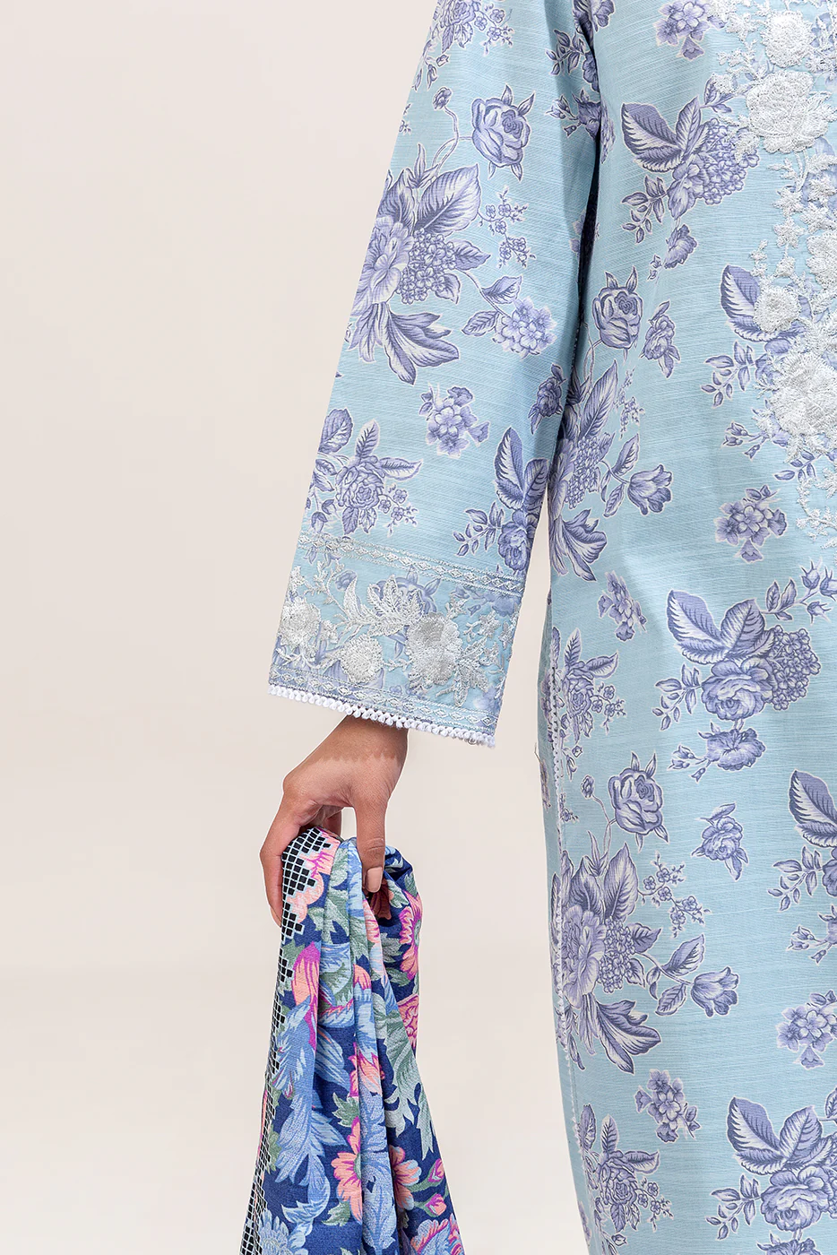 3 PIECE EMBROIDERED KHADDAR SUIT-CAROLINA DREAM (UNSTITCHED) - Image 6