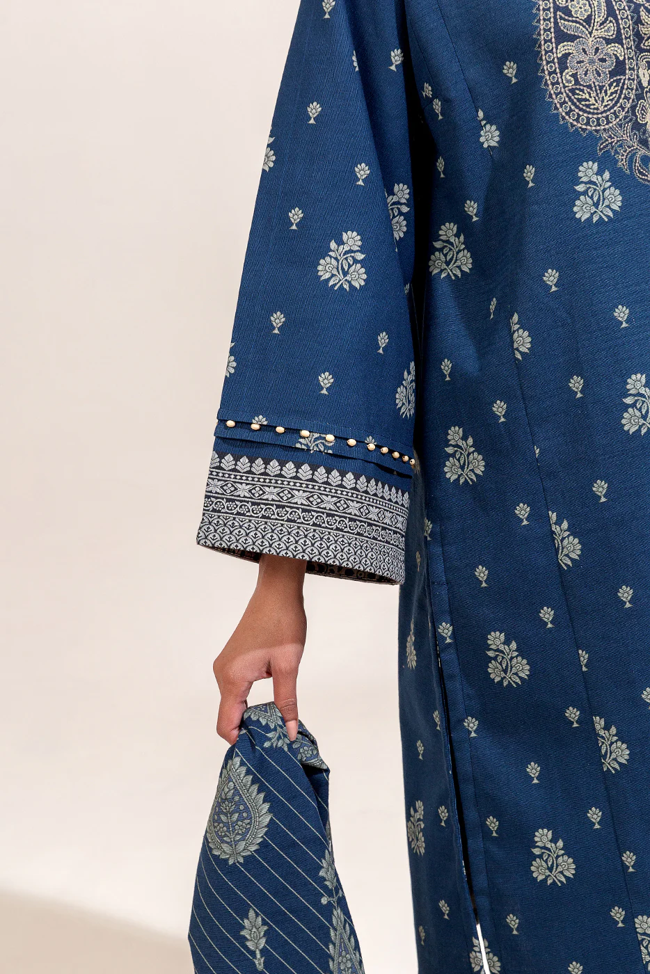 3 PIECE PRINTED KHADDAR SUIT-PRUSSIAN AURA (UNSTITCHED) - Image 5