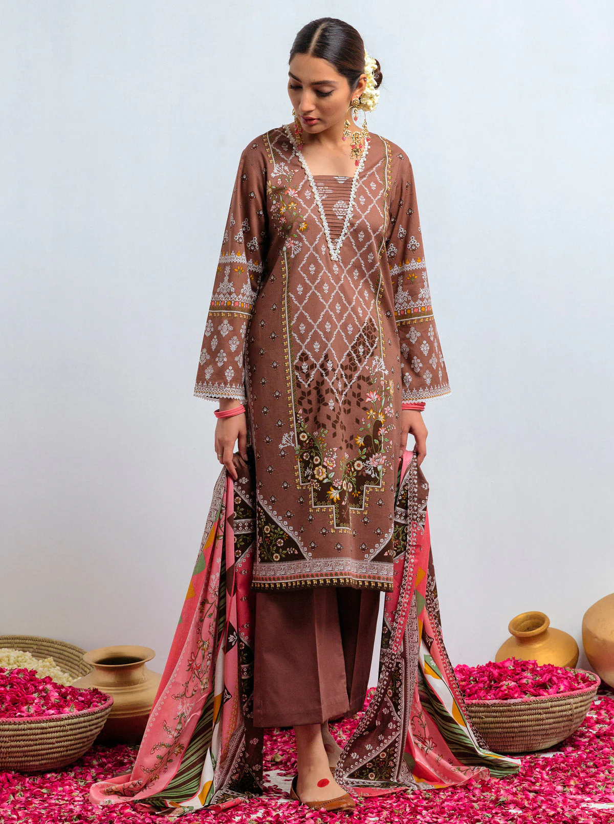 3 PIECE - PRINTED LAWN SUIT - ELEGANT MOCA - Image 4