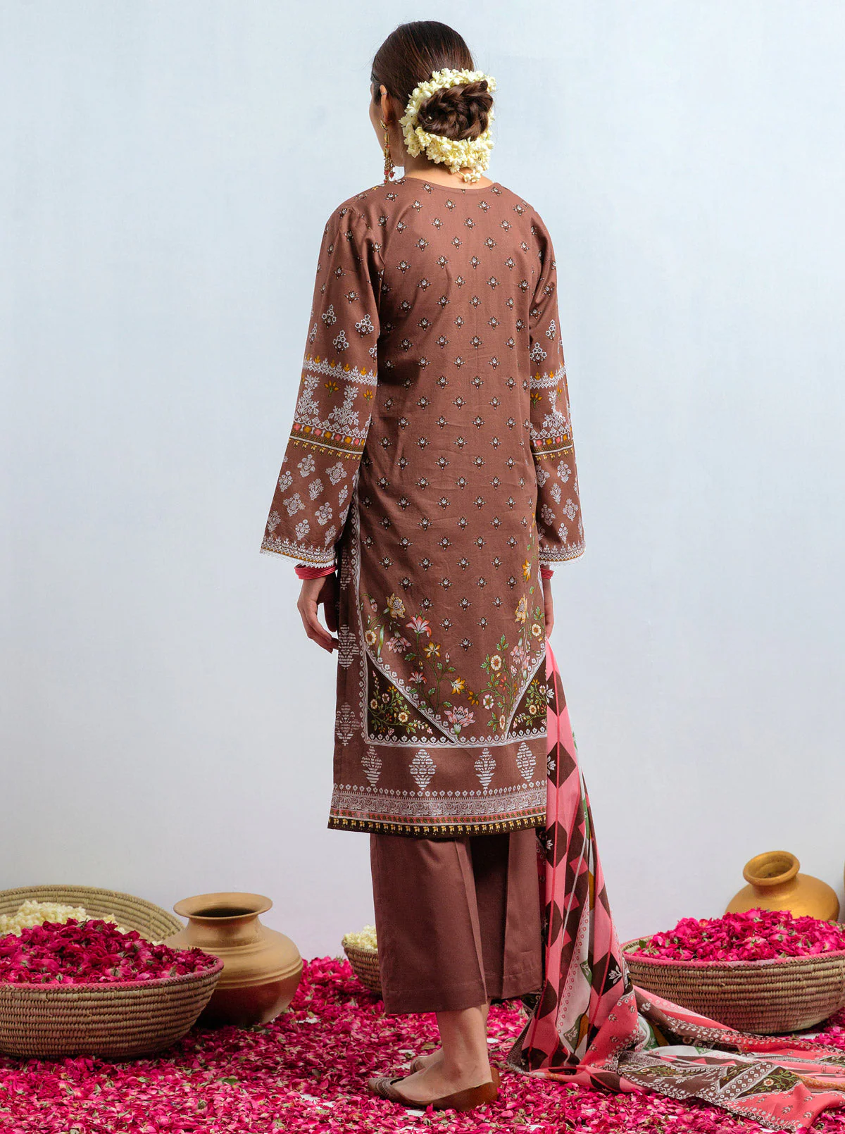 3 PIECE - PRINTED LAWN SUIT - ELEGANT MOCA - Image 8