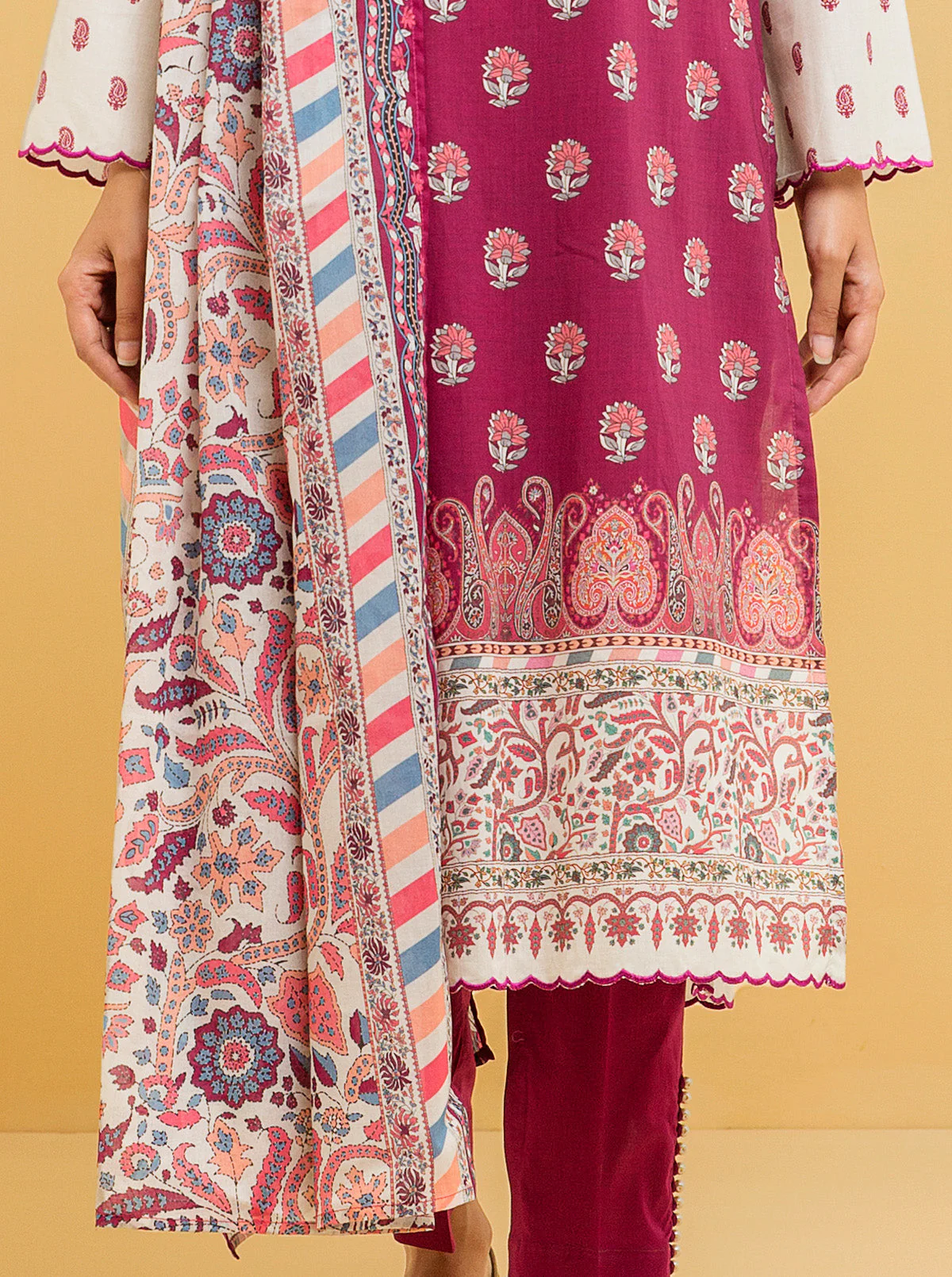 3 PIECE - PRINTED LAWN SUIT - ELEGANT FUCHSIA - Image 2