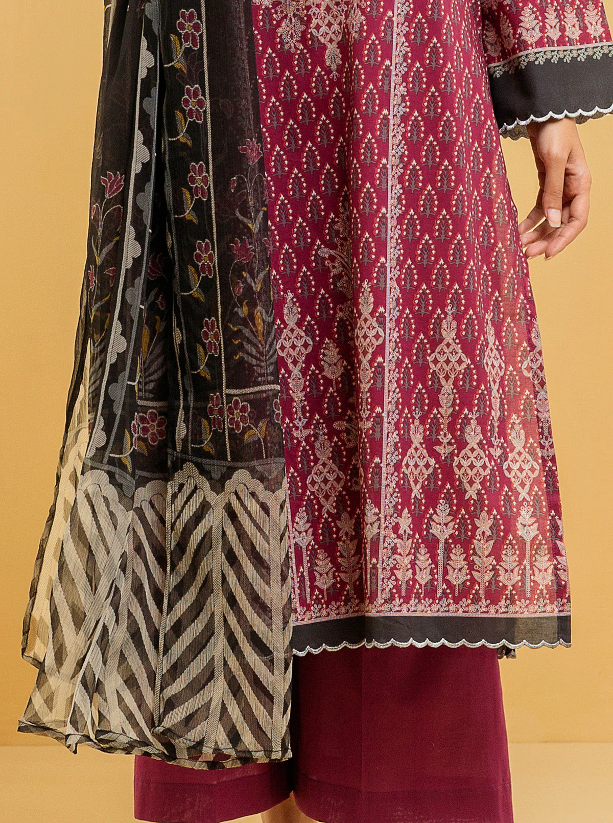 3 PIECE - PRINTED LAWN SUIT - DIVINITY FLORAL - Image 2