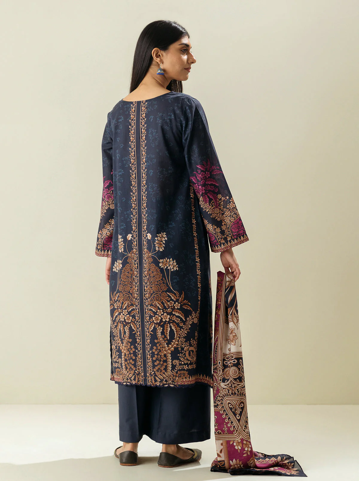 3 PIECE - PRINTED LAWN SUIT - DARK CROWN - Image 3