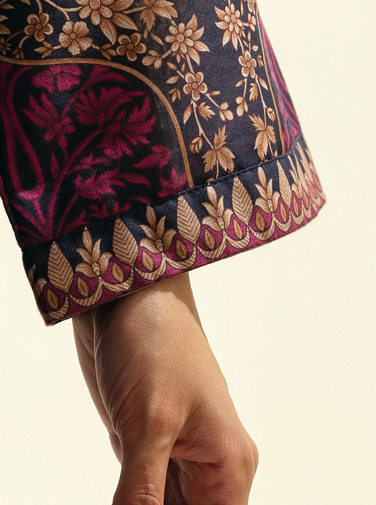 3 PIECE - PRINTED LAWN SUIT - DARK CROWN - Image 4