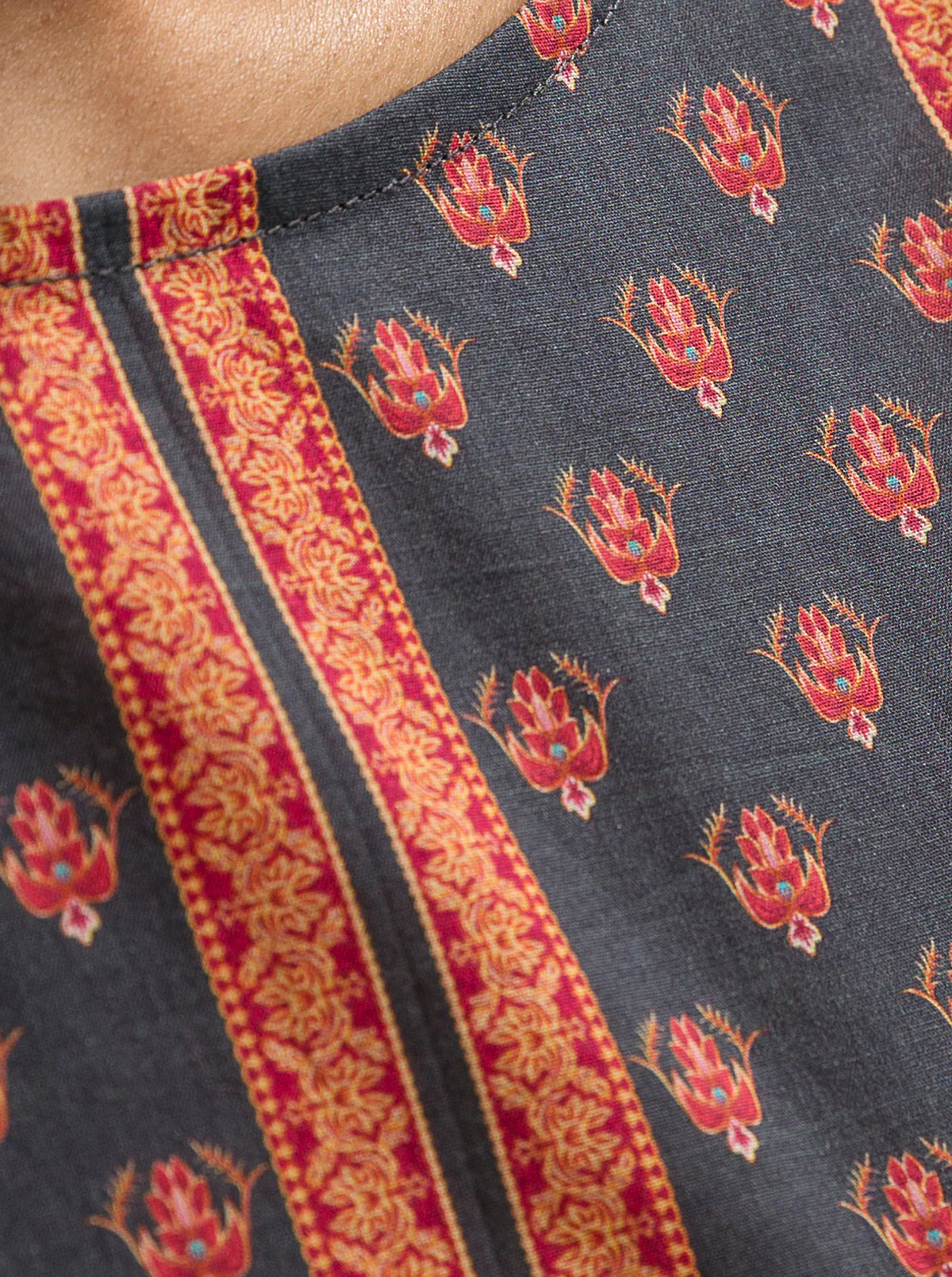 3 PIECE - PRINTED  LAWN SUIT - TAPESTRY OF LOVE - Image 2